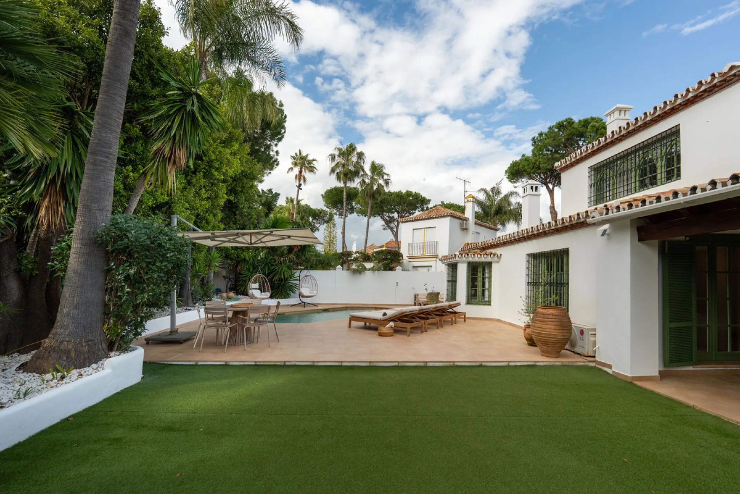 Exclusive Detached Beachside Villa - renovated in 2021