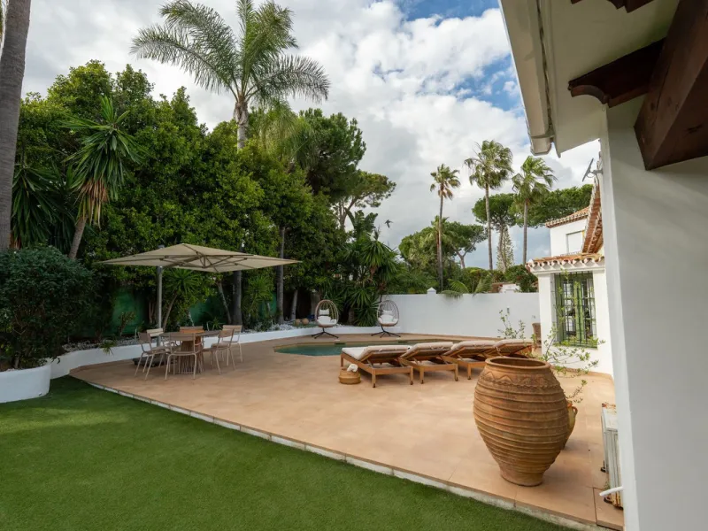 Exclusive Detached Beachside Villa - renovated in 2021