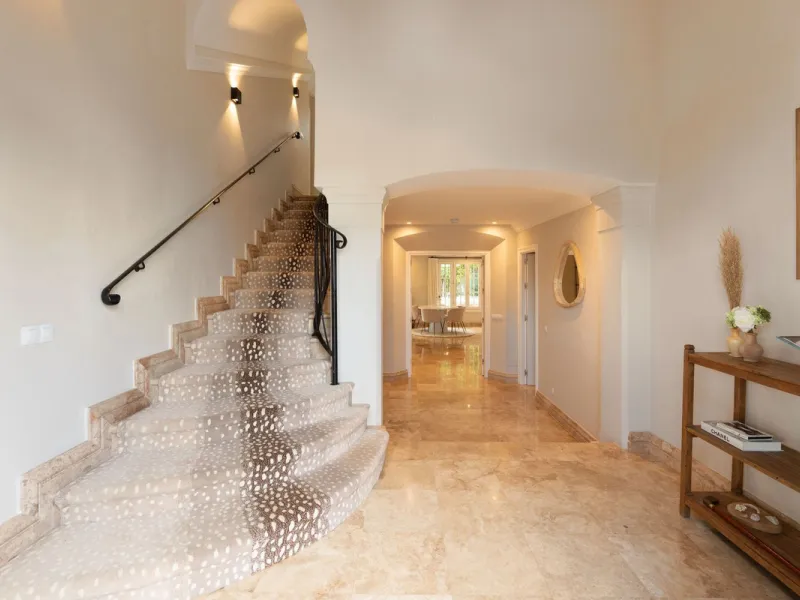 Exclusive Detached Beachside Villa - renovated in 2021