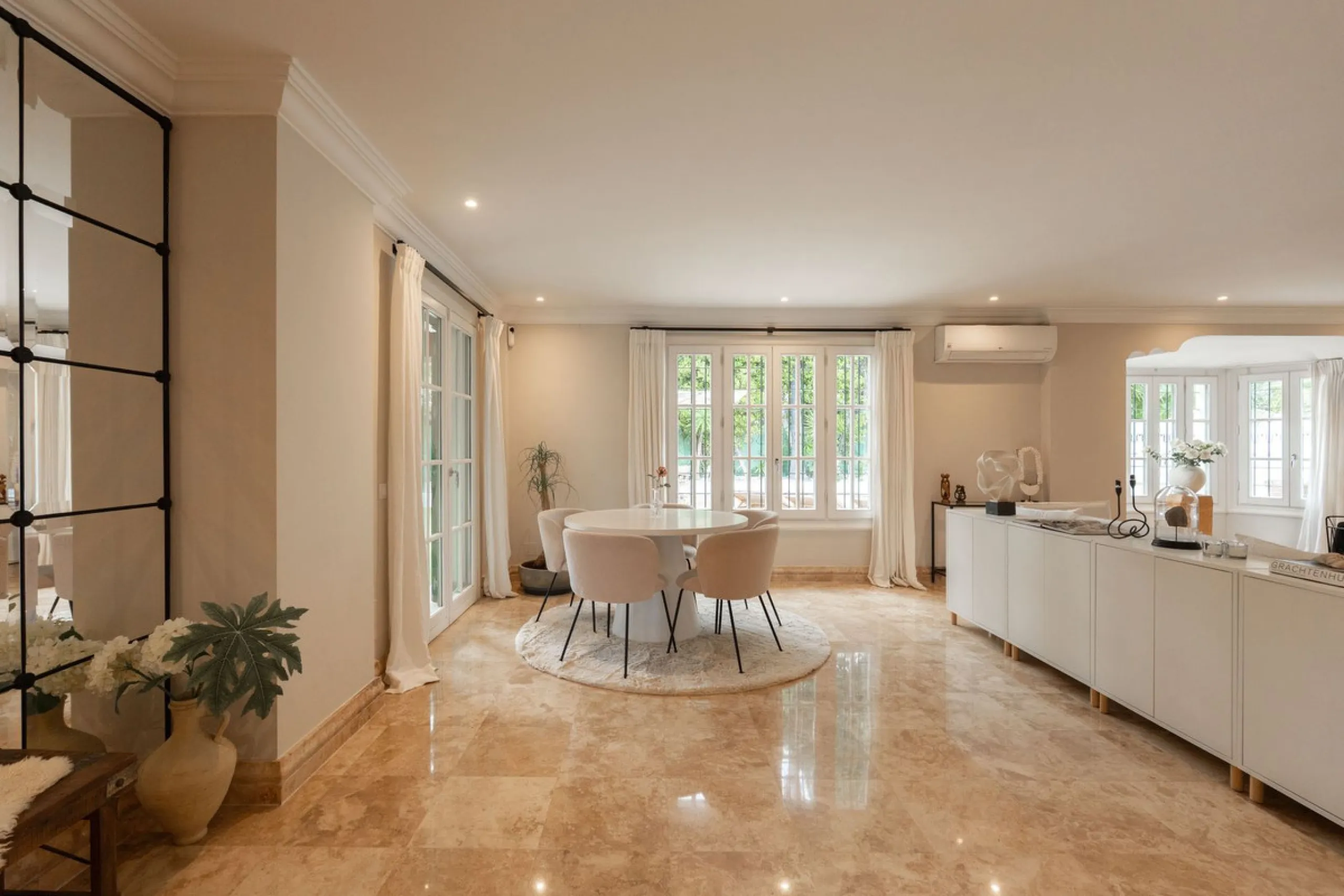 Exclusive Detached Beachside Villa - renovated in 2021