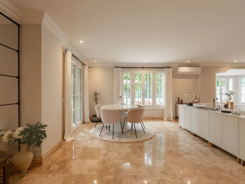 Exclusive Detached Beachside Villa - renovated in 2021