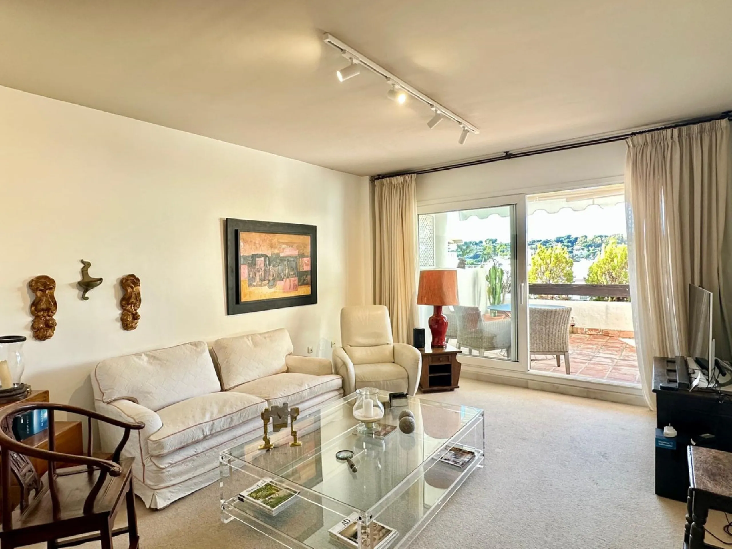 Apartment - Middle Floor Apartment в продаже в Marbella, Málaga. В доме 2 спален и 2 ванных комнат. Площадь дома 117 м²