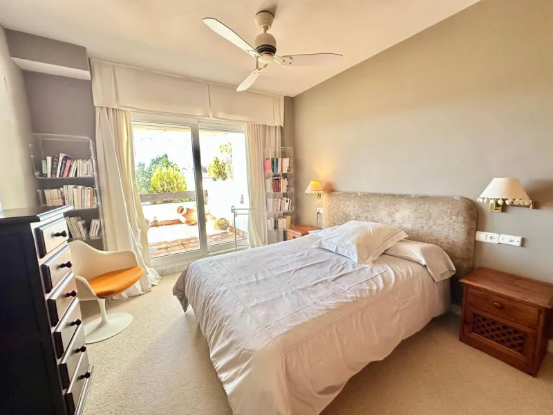 Apartment - Middle Floor Apartment в продаже в Marbella, Málaga. В доме 2 спален и 2 ванных комнат. Площадь дома 117 м²