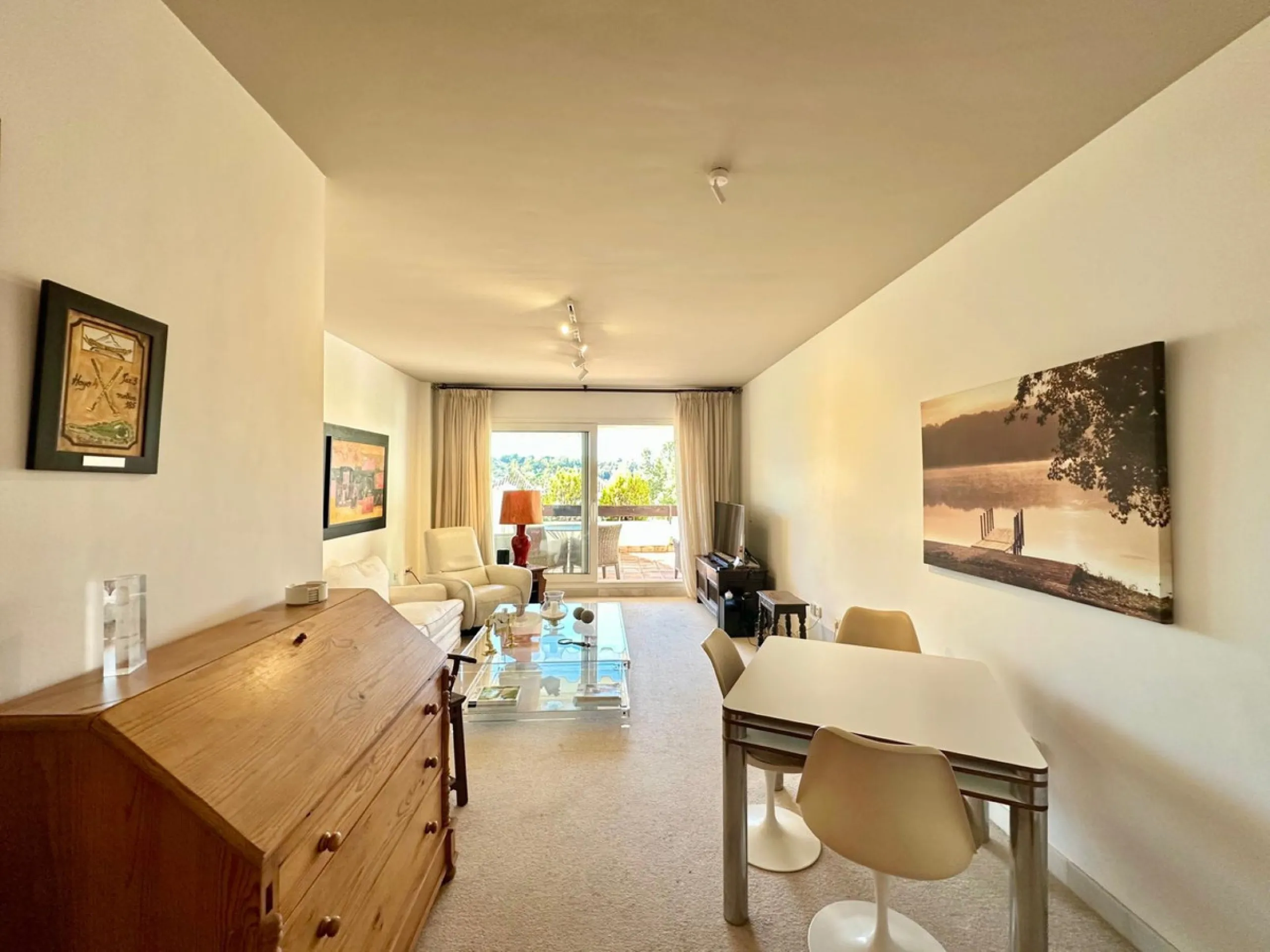 Apartment - Middle Floor Apartment в продаже в Marbella, Málaga. В доме 2 спален и 2 ванных комнат. Площадь дома 117 м²