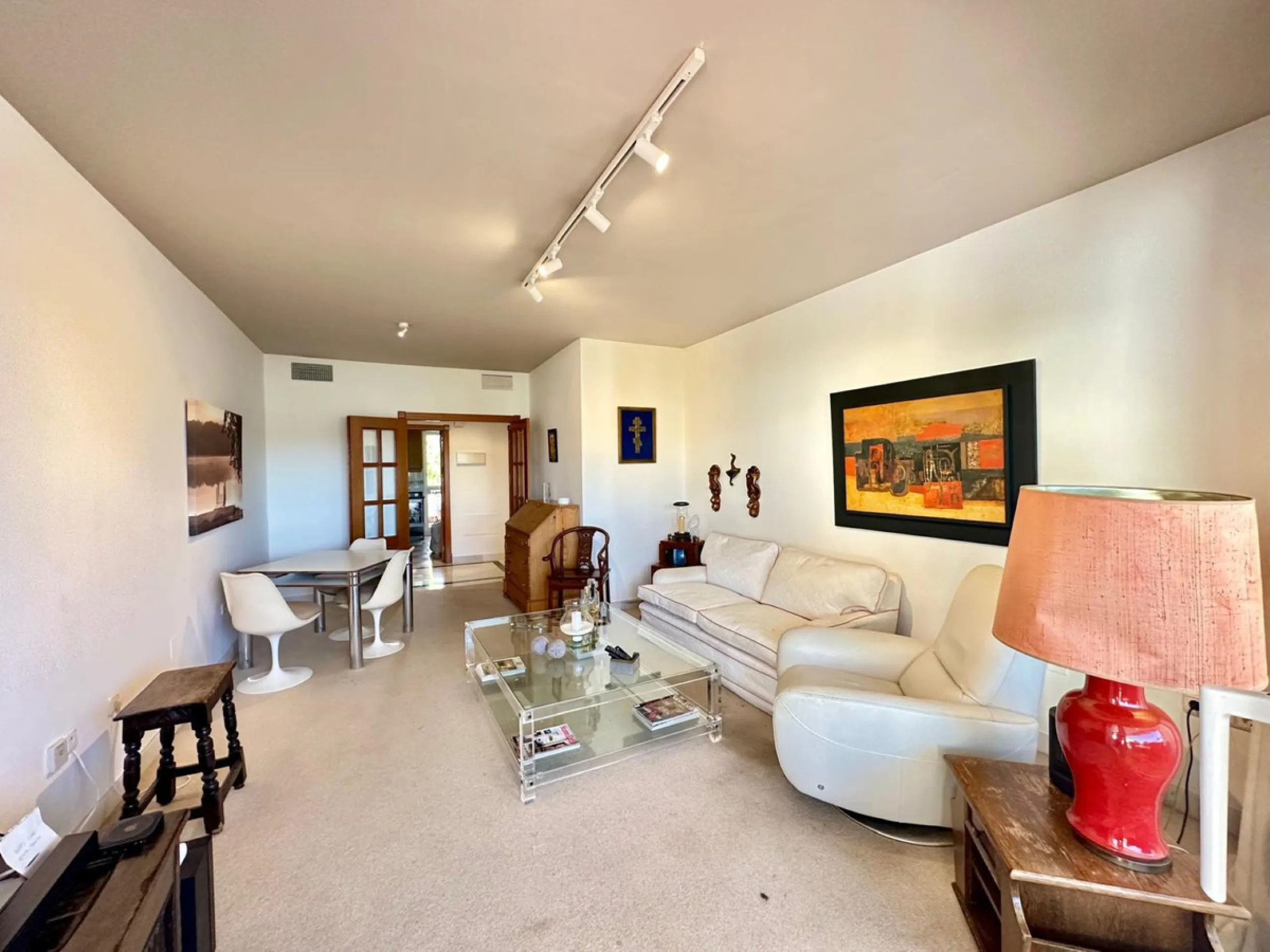 Apartment - Middle Floor Apartment в продаже в Marbella, Málaga. В доме 2 спален и 2 ванных комнат. Площадь дома 117 м²