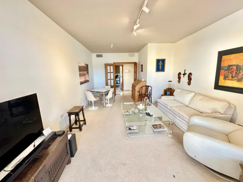 Apartment - Middle Floor Apartment в продаже в Marbella, Málaga. В доме 2 спален и 2 ванных комнат. Площадь дома 117 м²