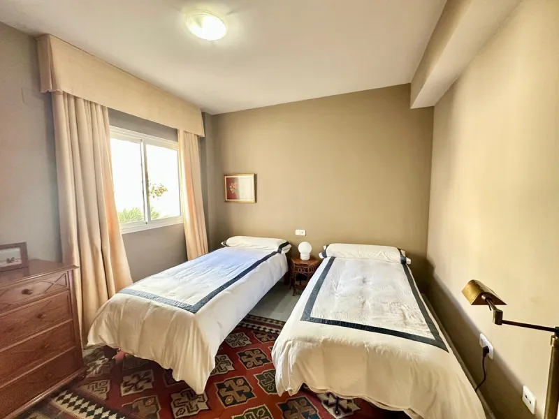 Apartment - Middle Floor Apartment в продаже в Marbella, Málaga. В доме 2 спален и 2 ванных комнат. Площадь дома 117 м²