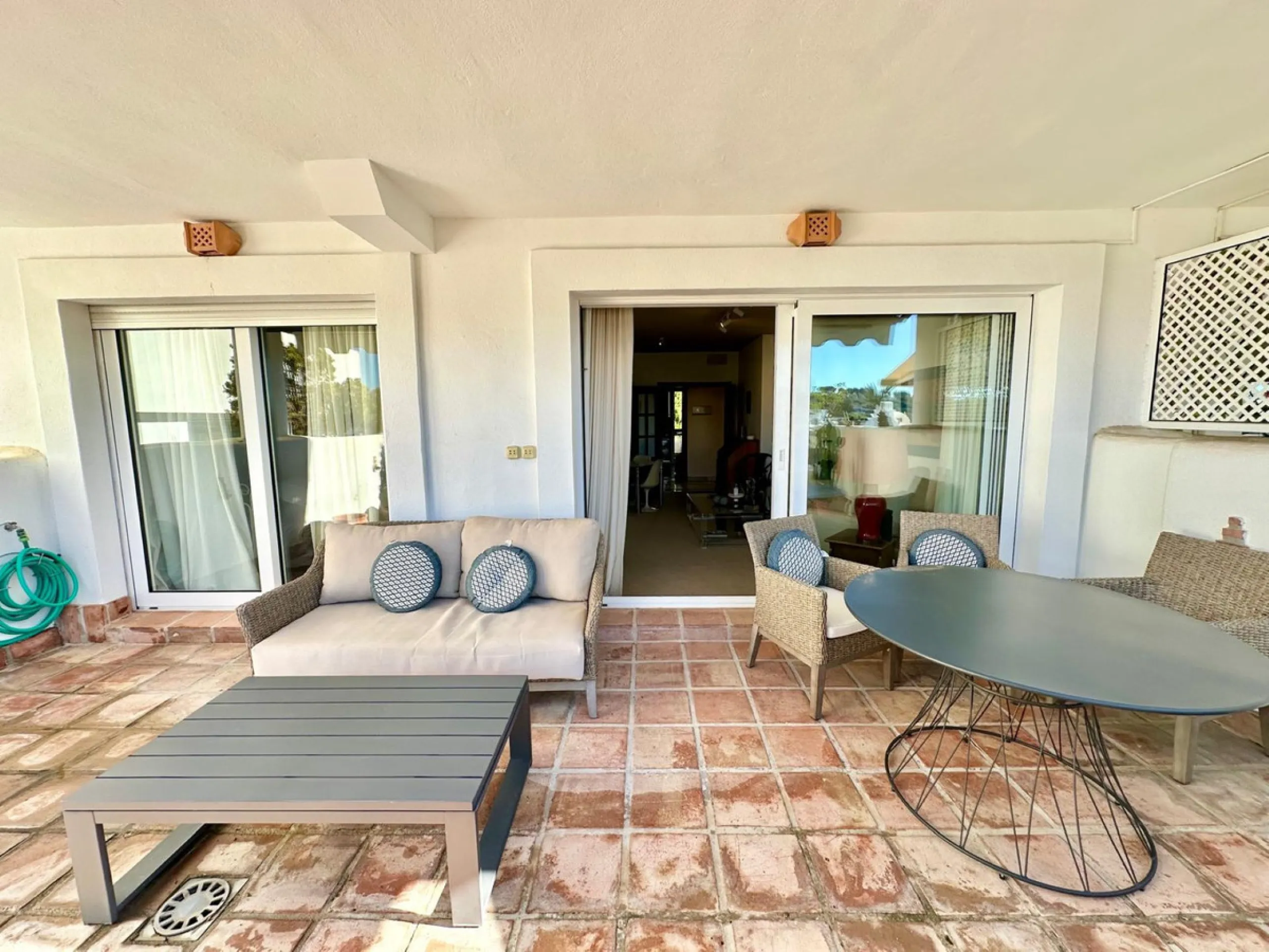 Apartment - Middle Floor Apartment в продаже в Marbella, Málaga. В доме 2 спален и 2 ванных комнат. Площадь дома 117 м²