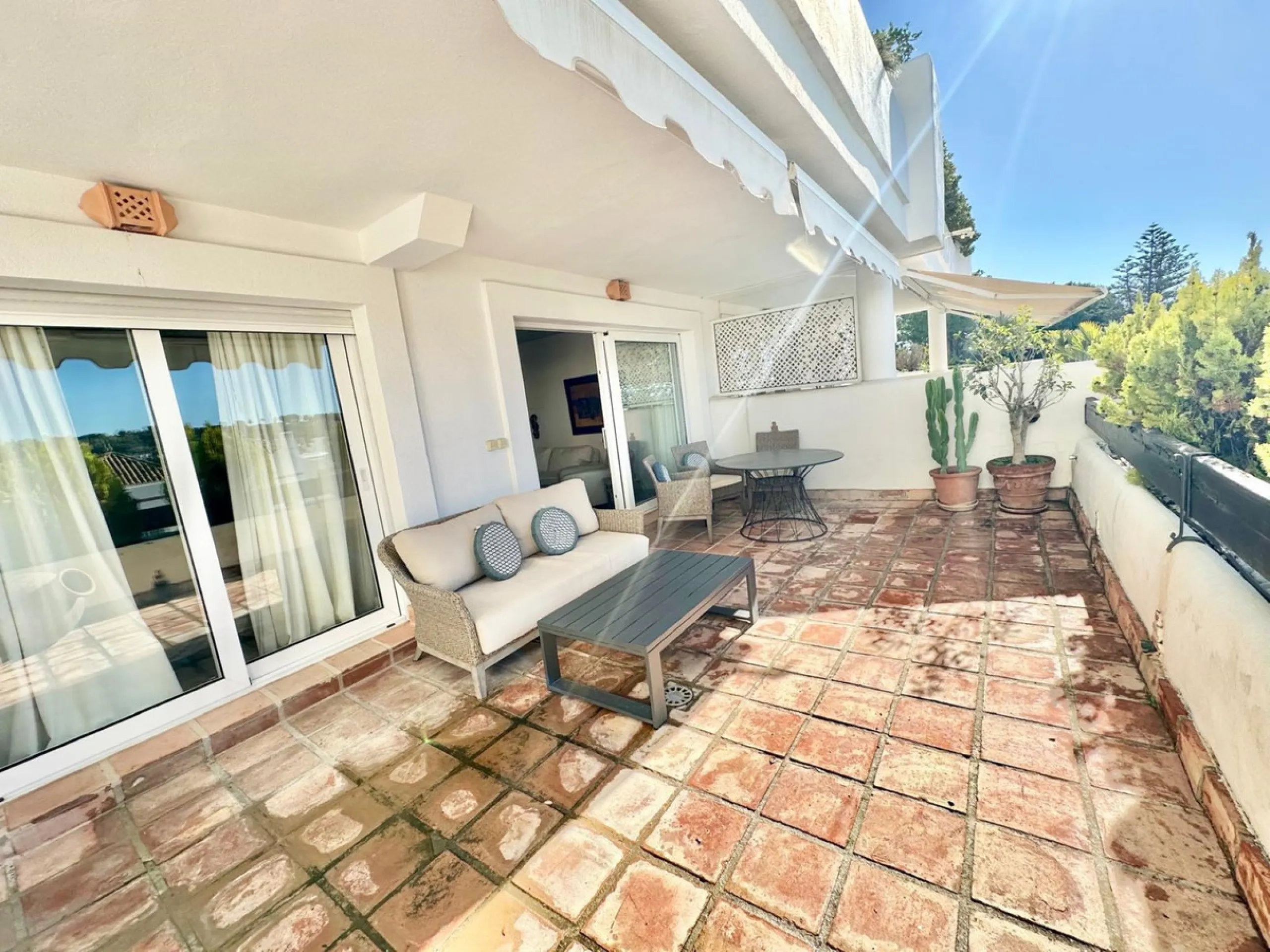 Apartment - Middle Floor Apartment в продаже в Marbella, Málaga. В доме 2 спален и 2 ванных комнат. Площадь дома 117 м²