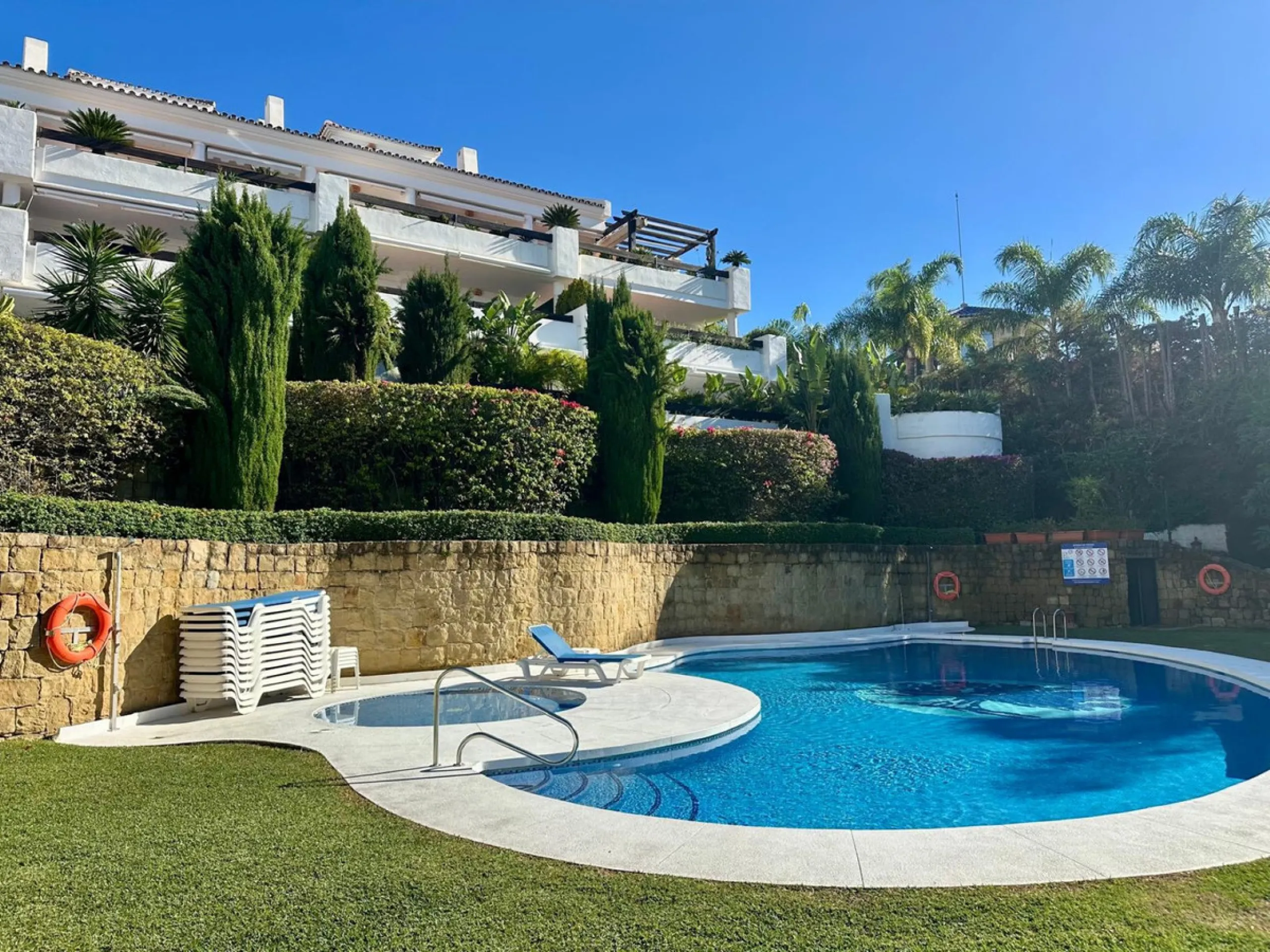 Apartment - Middle Floor Apartment в продаже в Marbella, Málaga. В доме 2 спален и 2 ванных комнат. Площадь дома 117 м²