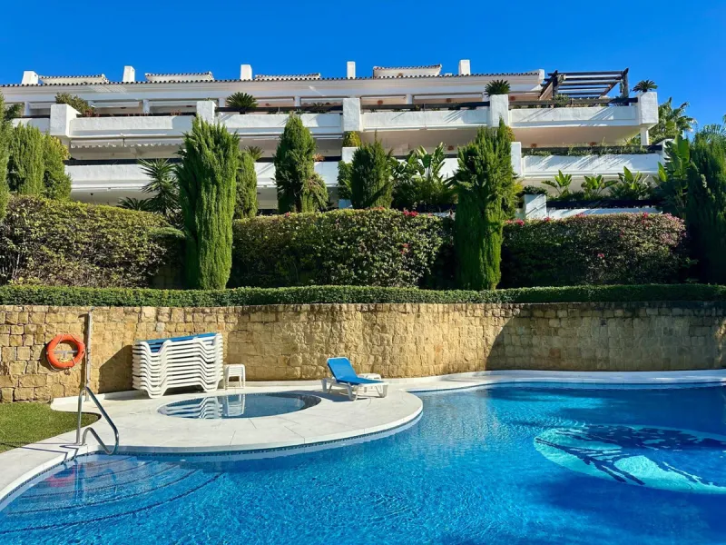 Apartment - Middle Floor Apartment в продаже в Marbella, Málaga. В доме 2 спален и 2 ванных комнат. Площадь дома 117 м²