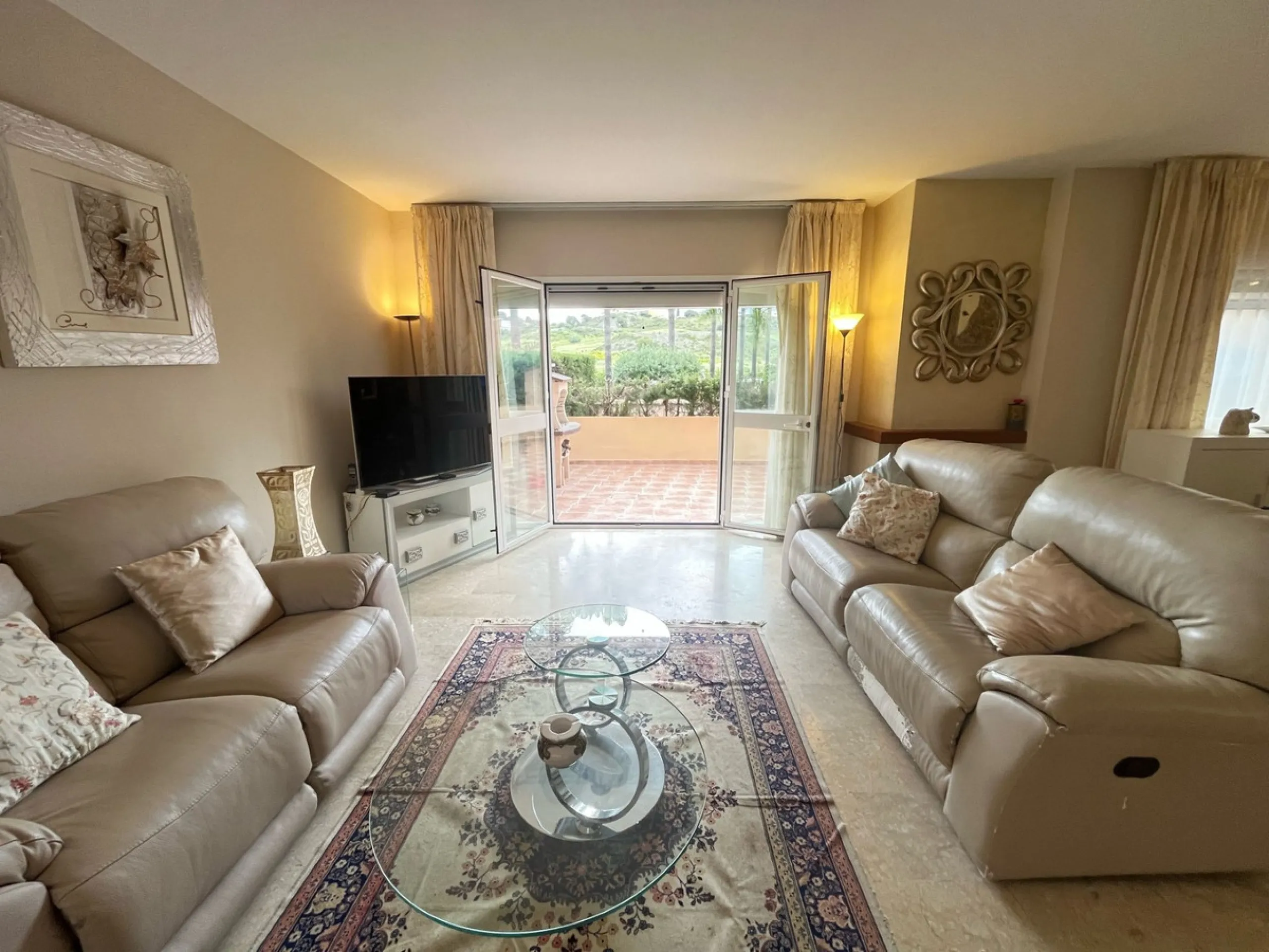 House - Townhouse в продаже в Marbella, Málaga. В доме 4 спален и 4 ванных комнат. Площадь дома 174 м². Площадь участка 128 м²