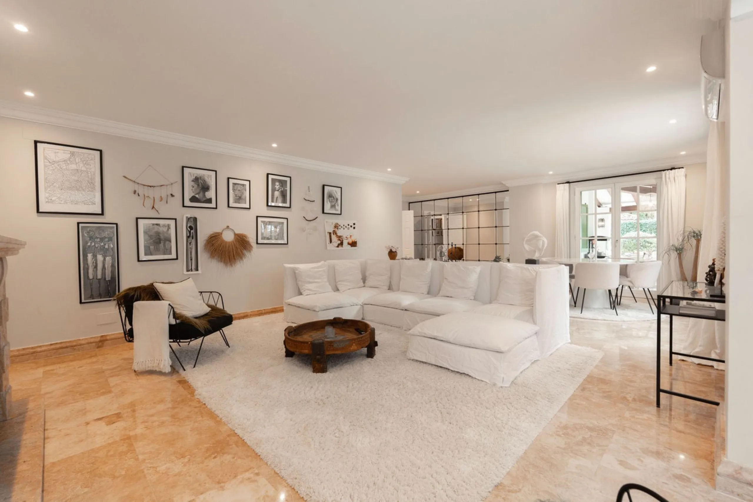 Exclusive Detached Beachside Villa - renovated in 2021