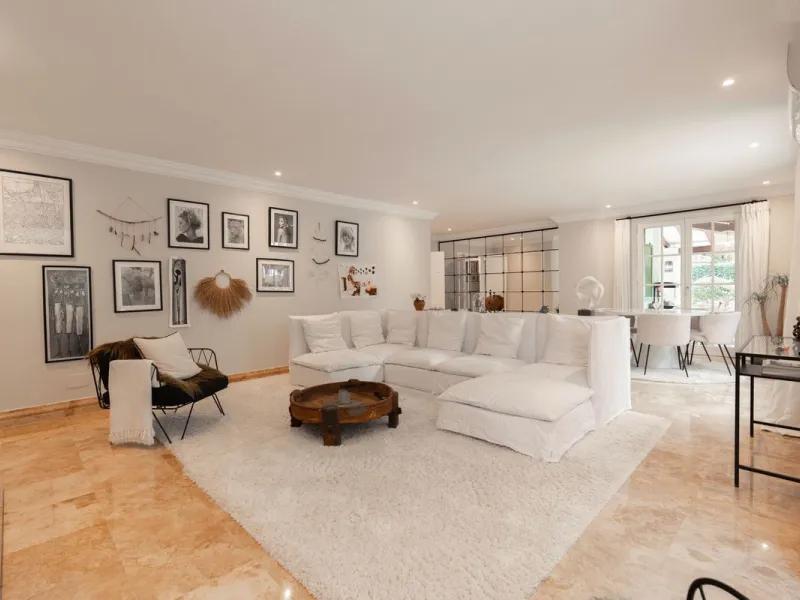 Exclusive Detached Beachside Villa - renovated in 2021