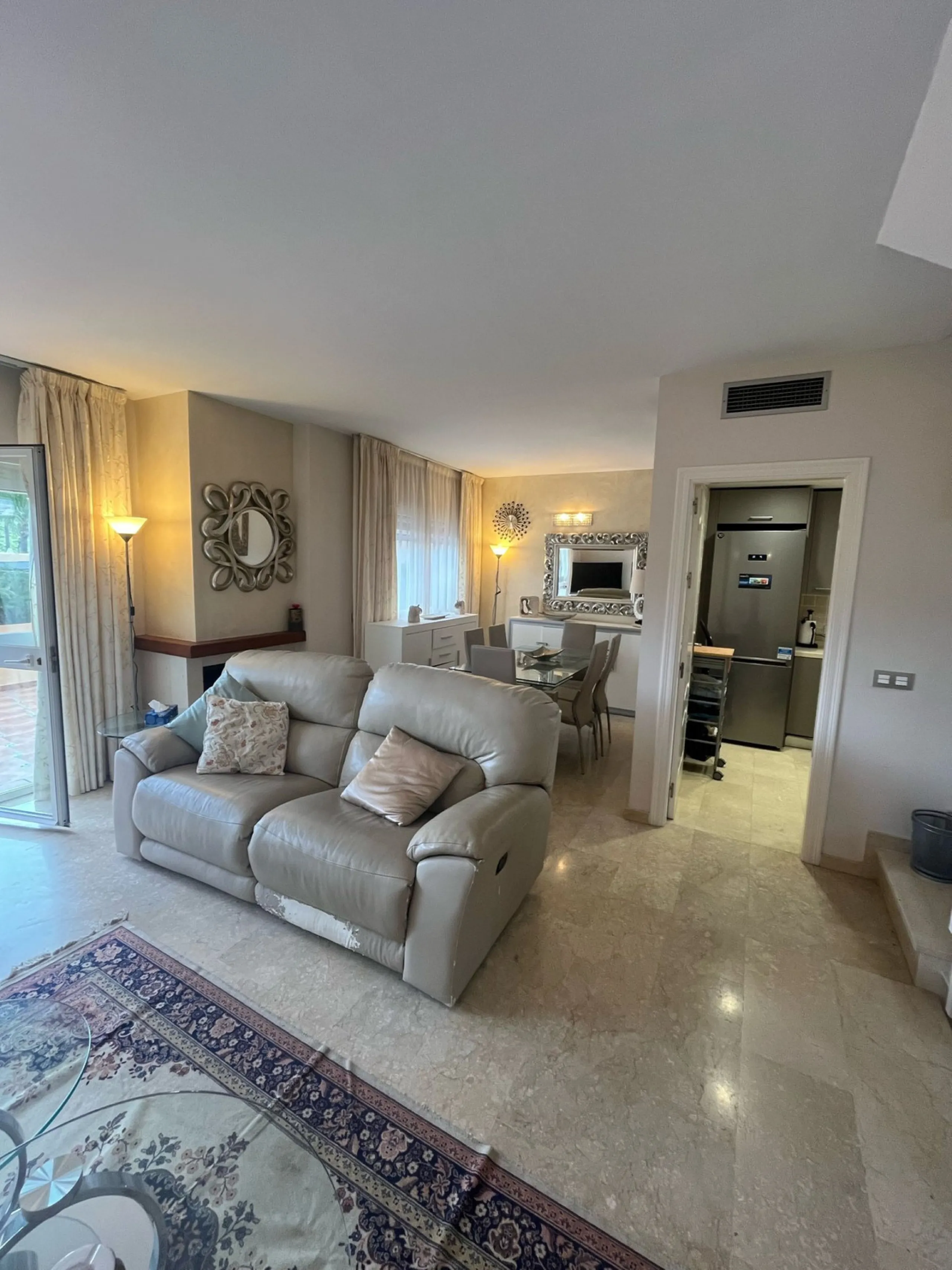 House - Townhouse в продаже в Marbella, Málaga. В доме 4 спален и 4 ванных комнат. Площадь дома 174 м². Площадь участка 128 м²