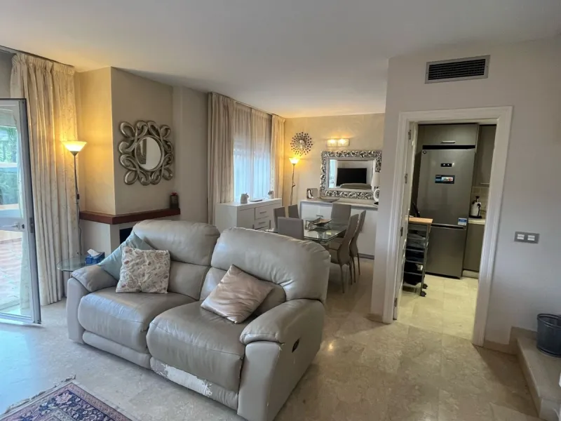 House - Townhouse в продаже в Marbella, Málaga. В доме 4 спален и 4 ванных комнат. Площадь дома 174 м². Площадь участка 128 м²