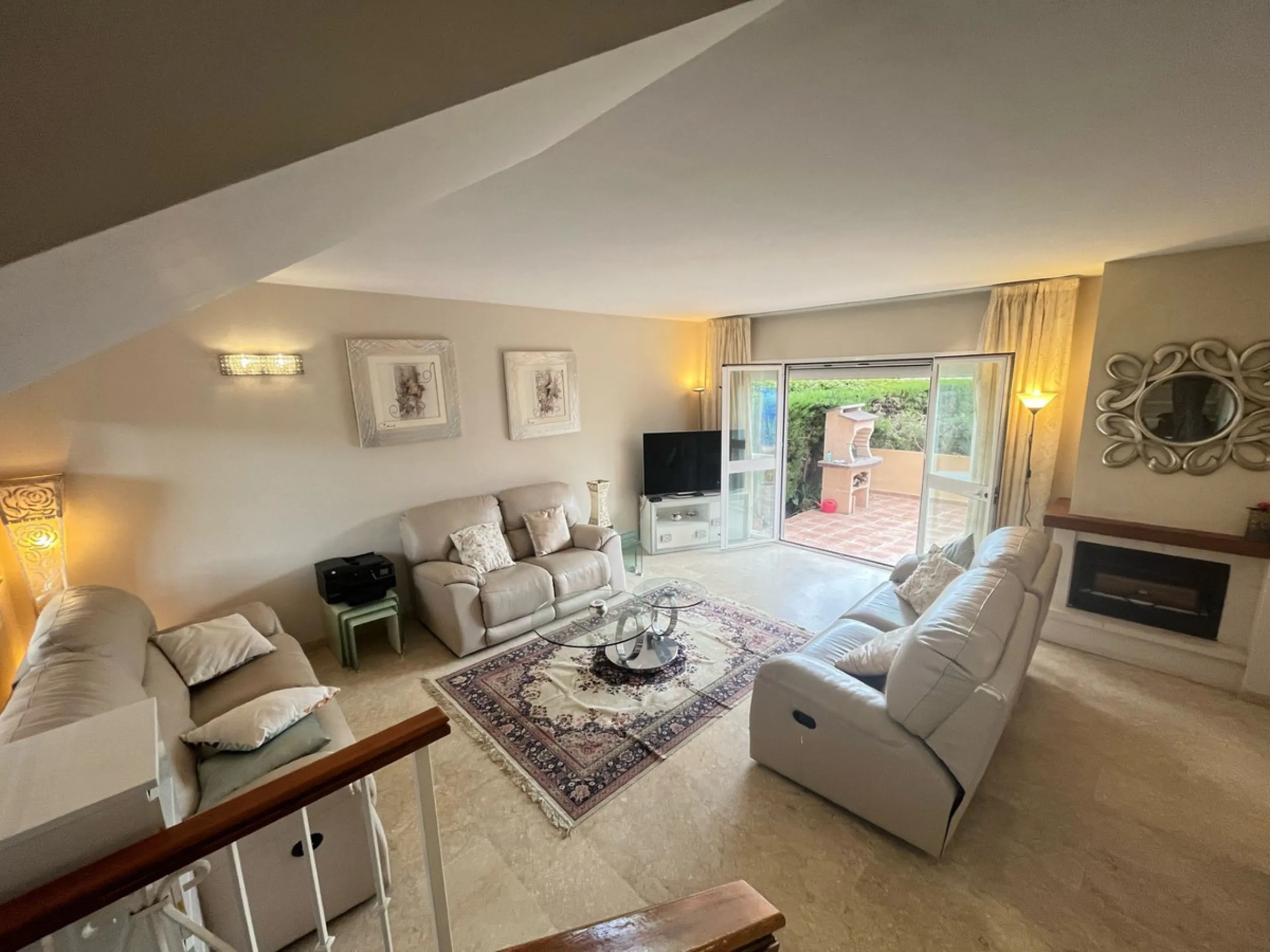 House - Townhouse в продаже в Marbella, Málaga. В доме 4 спален и 4 ванных комнат. Площадь дома 174 м². Площадь участка 128 м²