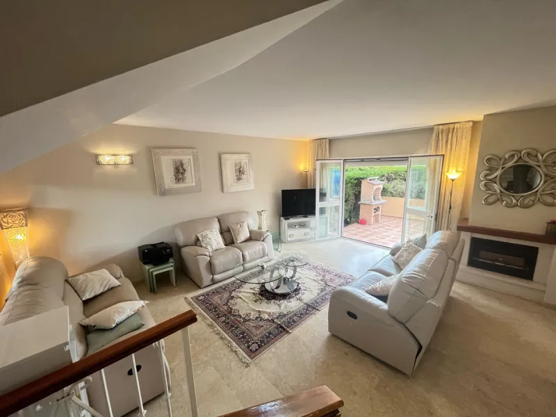 House - Townhouse в продаже в Marbella, Málaga. В доме 4 спален и 4 ванных комнат. Площадь дома 174 м². Площадь участка 128 м²
