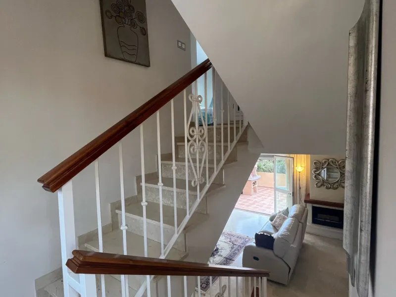 House - Townhouse в продаже в Marbella, Málaga. В доме 4 спален и 4 ванных комнат. Площадь дома 174 м². Площадь участка 128 м²
