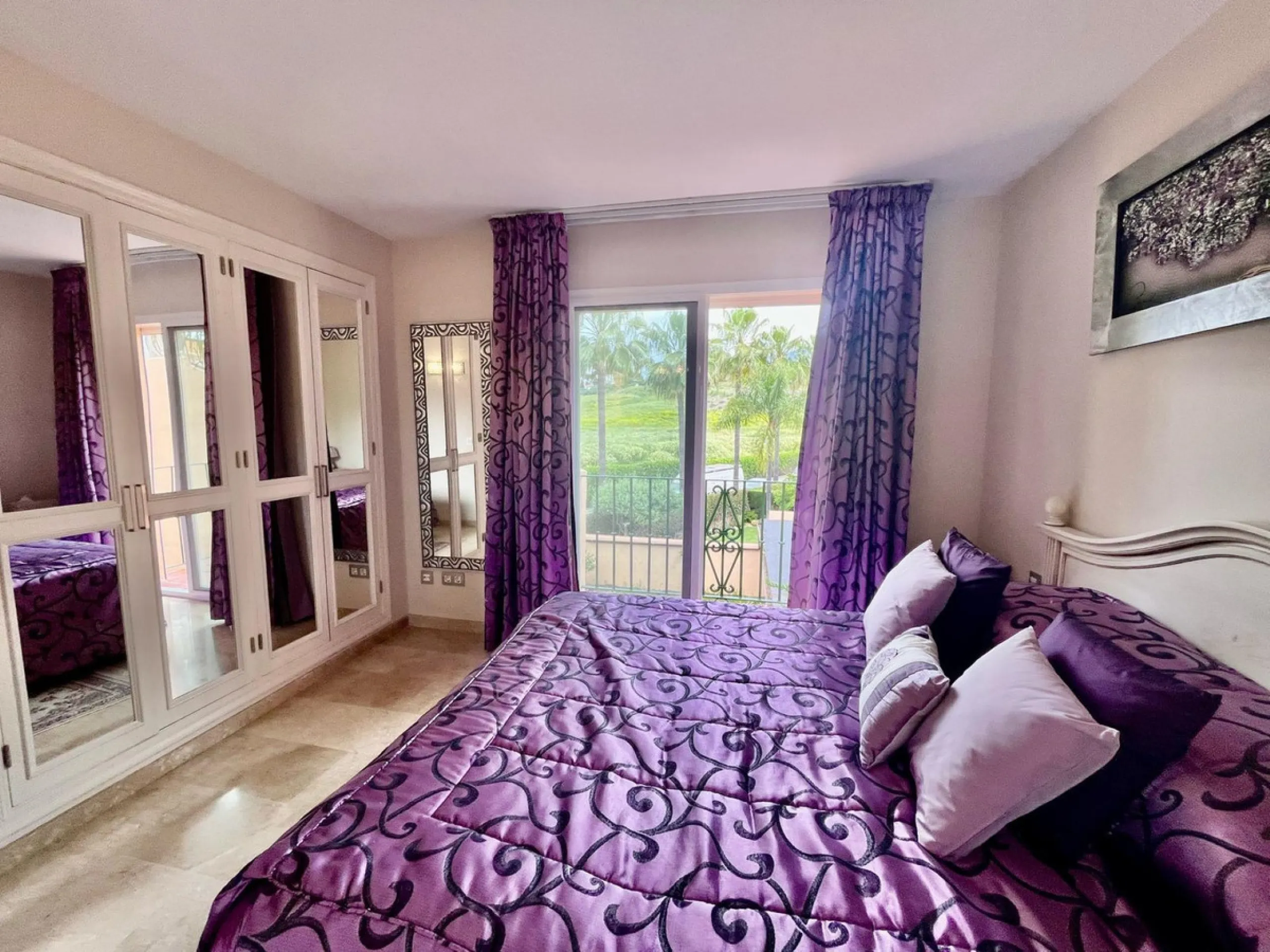 House - Townhouse в продаже в Marbella, Málaga. В доме 4 спален и 4 ванных комнат. Площадь дома 174 м². Площадь участка 128 м²