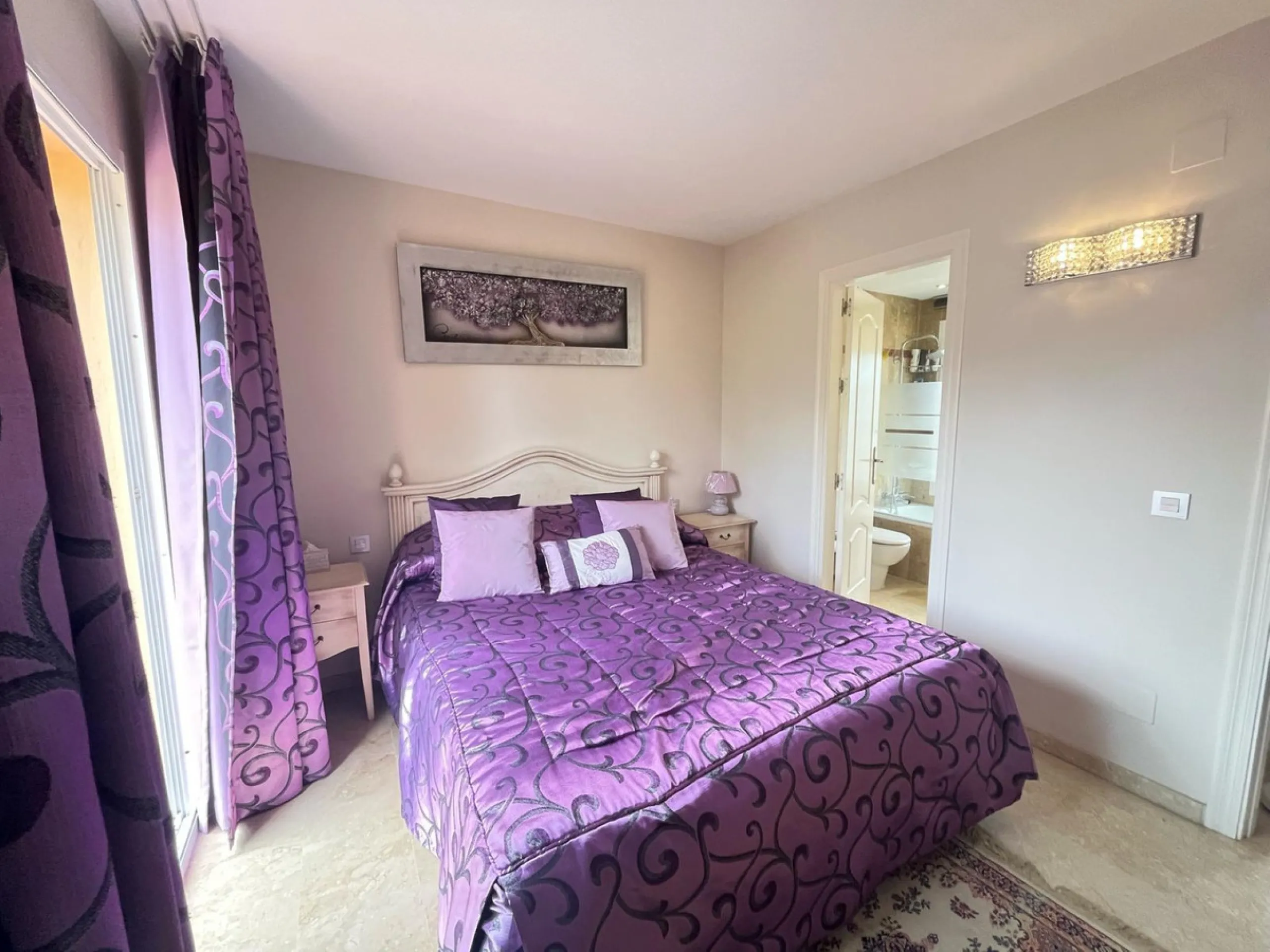 House - Townhouse в продаже в Marbella, Málaga. В доме 4 спален и 4 ванных комнат. Площадь дома 174 м². Площадь участка 128 м²