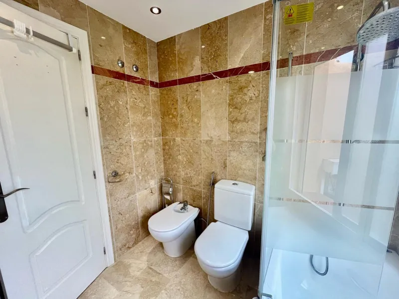 House - Townhouse в продаже в Marbella, Málaga. В доме 4 спален и 4 ванных комнат. Площадь дома 174 м². Площадь участка 128 м²