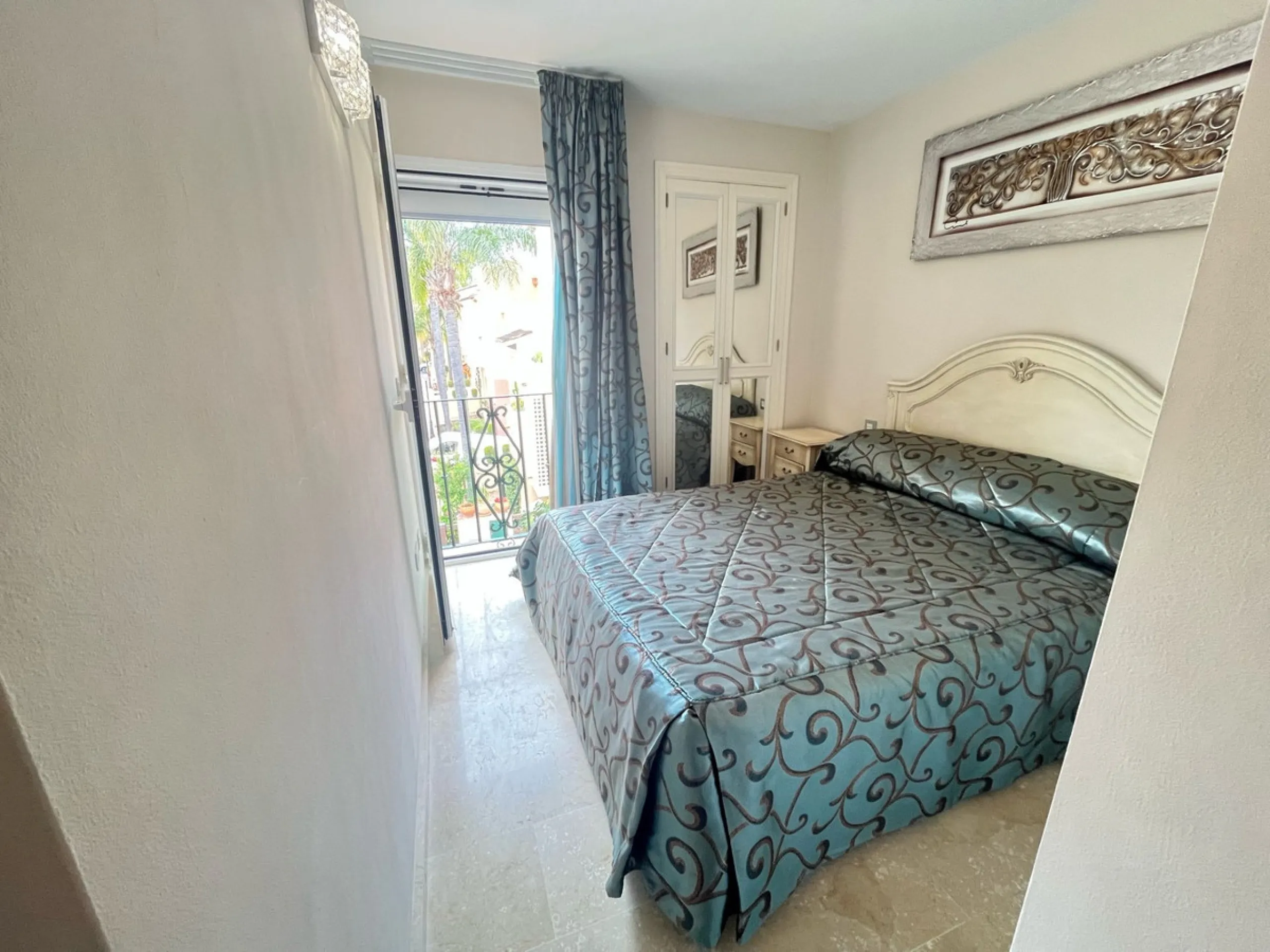 House - Townhouse в продаже в Marbella, Málaga. В доме 4 спален и 4 ванных комнат. Площадь дома 174 м². Площадь участка 128 м²