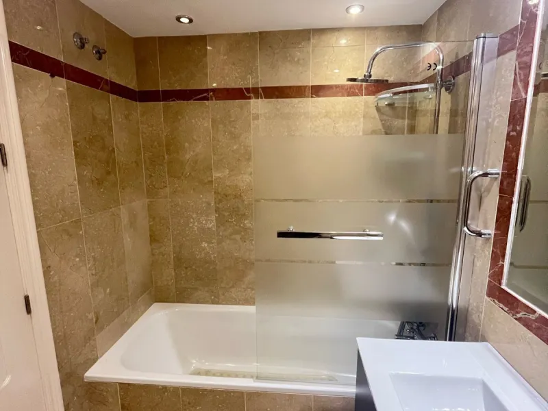 House - Townhouse в продаже в Marbella, Málaga. В доме 4 спален и 4 ванных комнат. Площадь дома 174 м². Площадь участка 128 м²