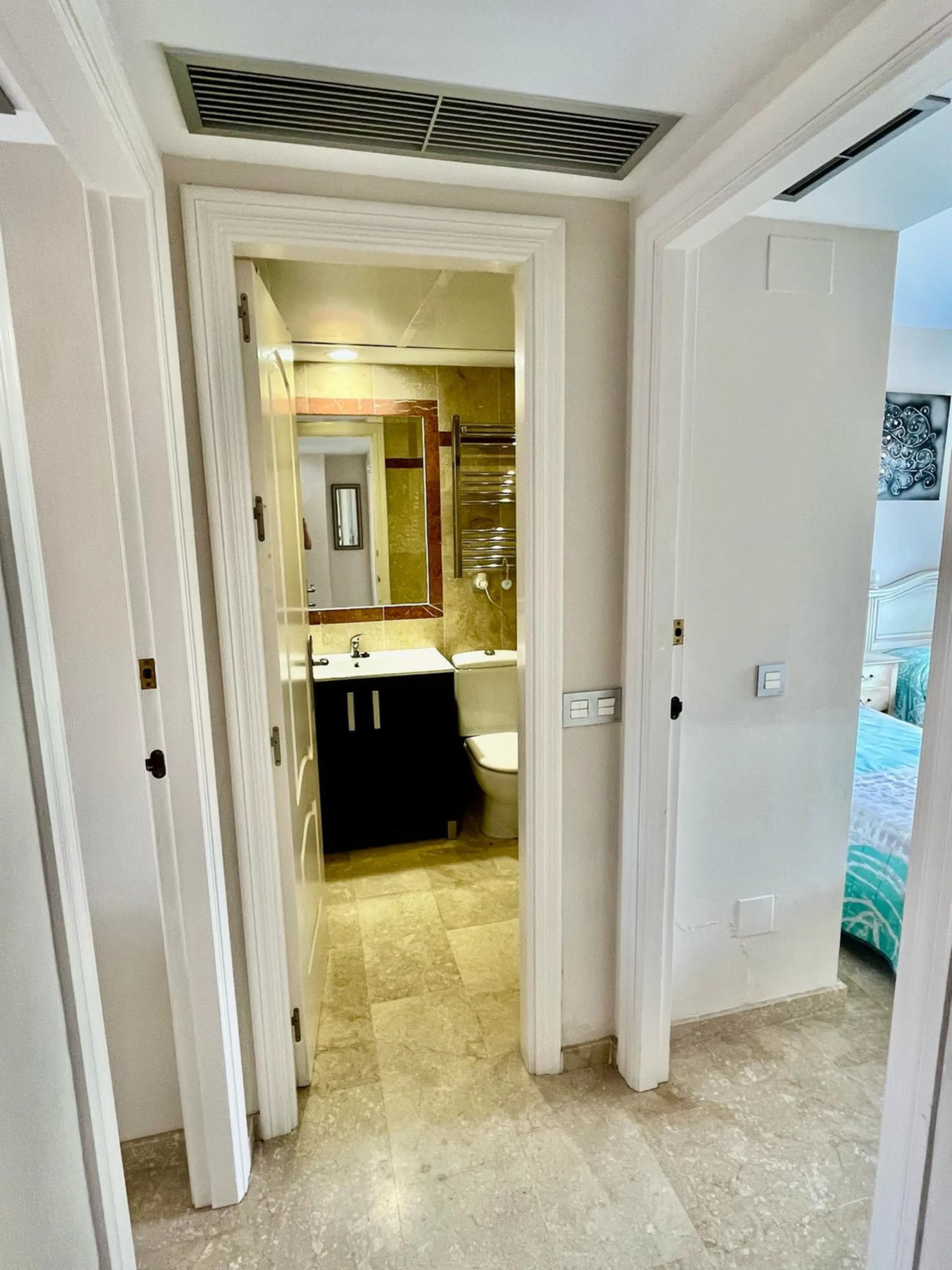 House - Townhouse в продаже в Marbella, Málaga. В доме 4 спален и 4 ванных комнат. Площадь дома 174 м². Площадь участка 128 м²