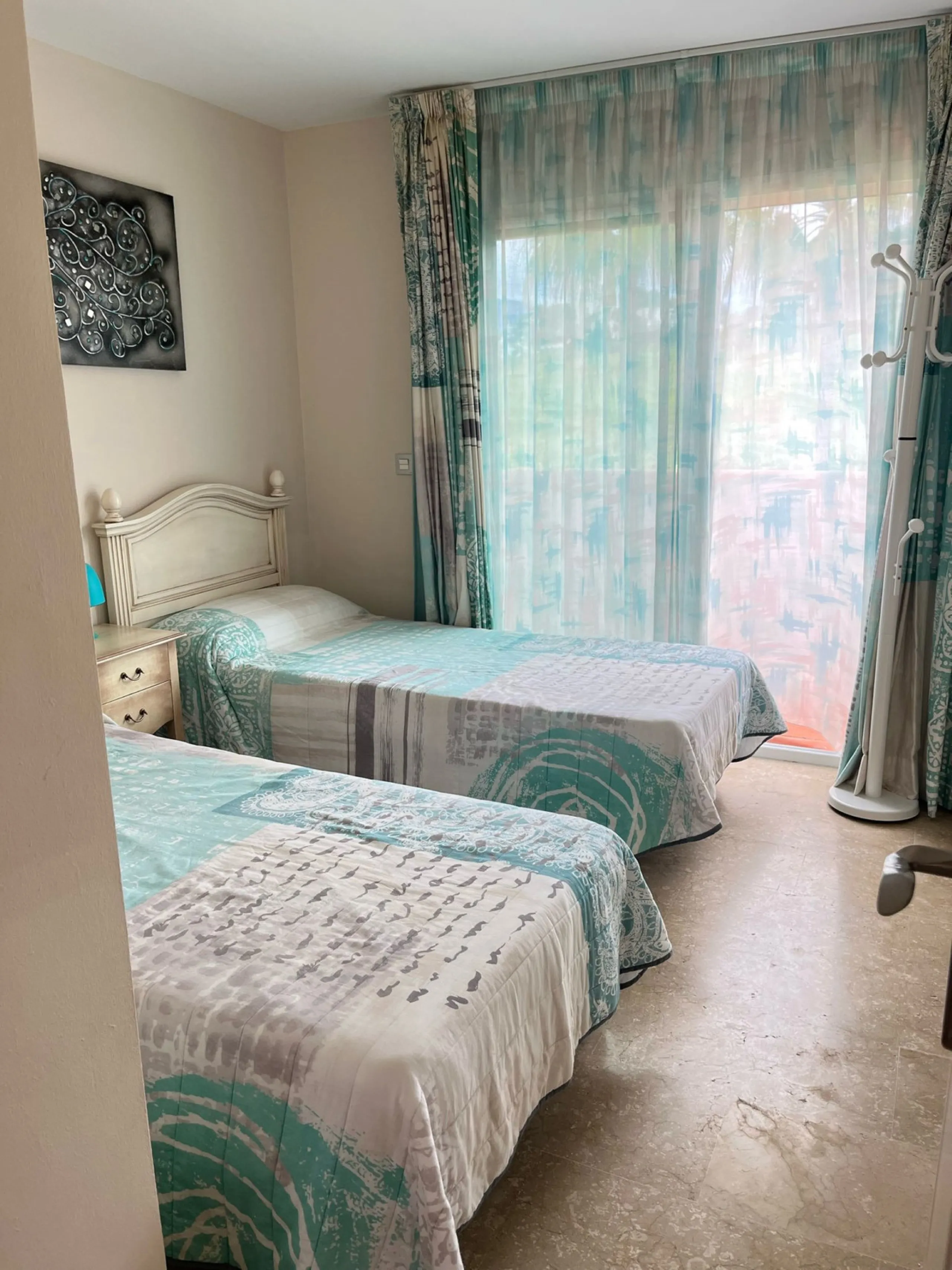 House - Townhouse в продаже в Marbella, Málaga. В доме 4 спален и 4 ванных комнат. Площадь дома 174 м². Площадь участка 128 м²