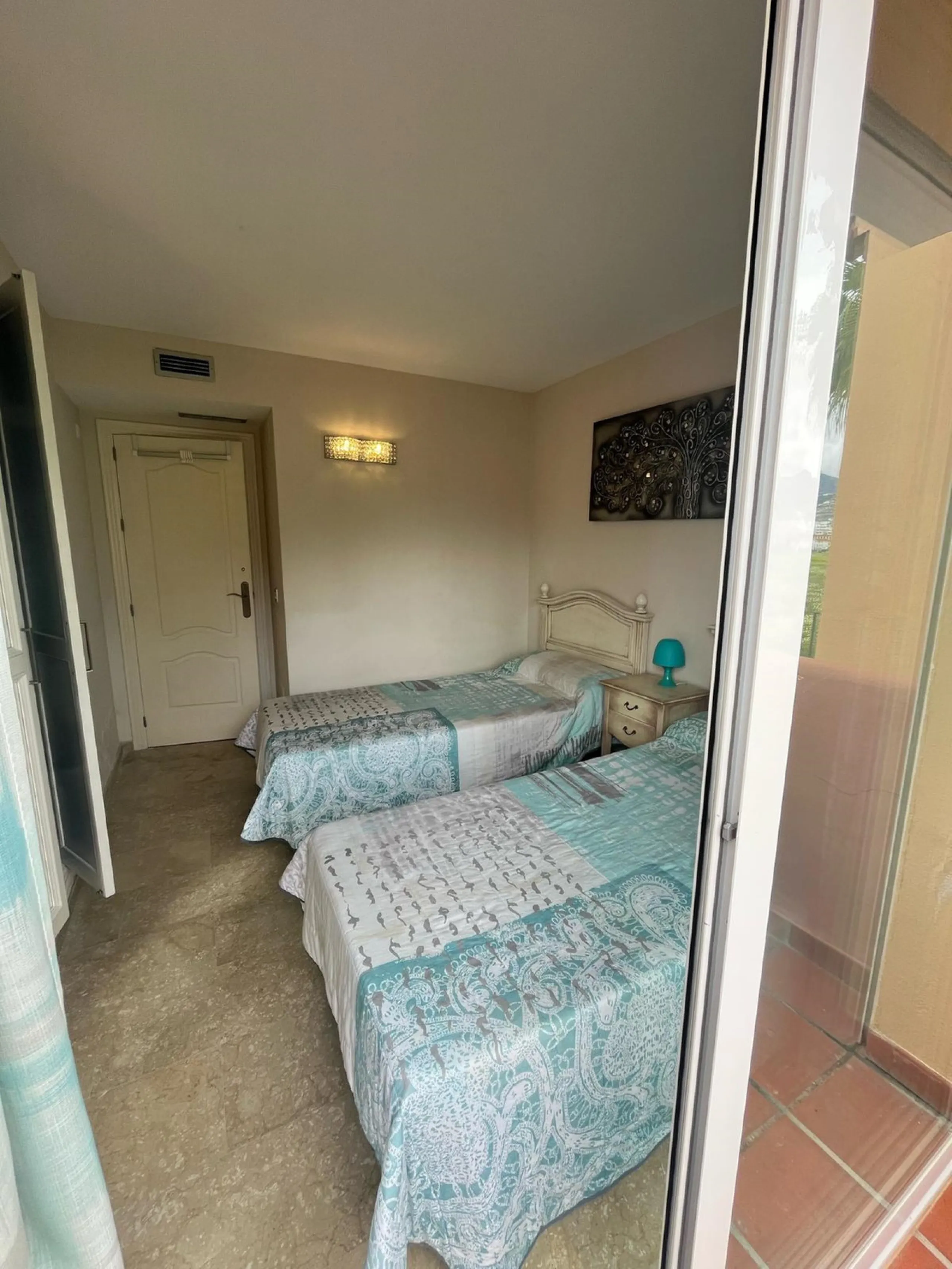 House - Townhouse в продаже в Marbella, Málaga. В доме 4 спален и 4 ванных комнат. Площадь дома 174 м². Площадь участка 128 м²