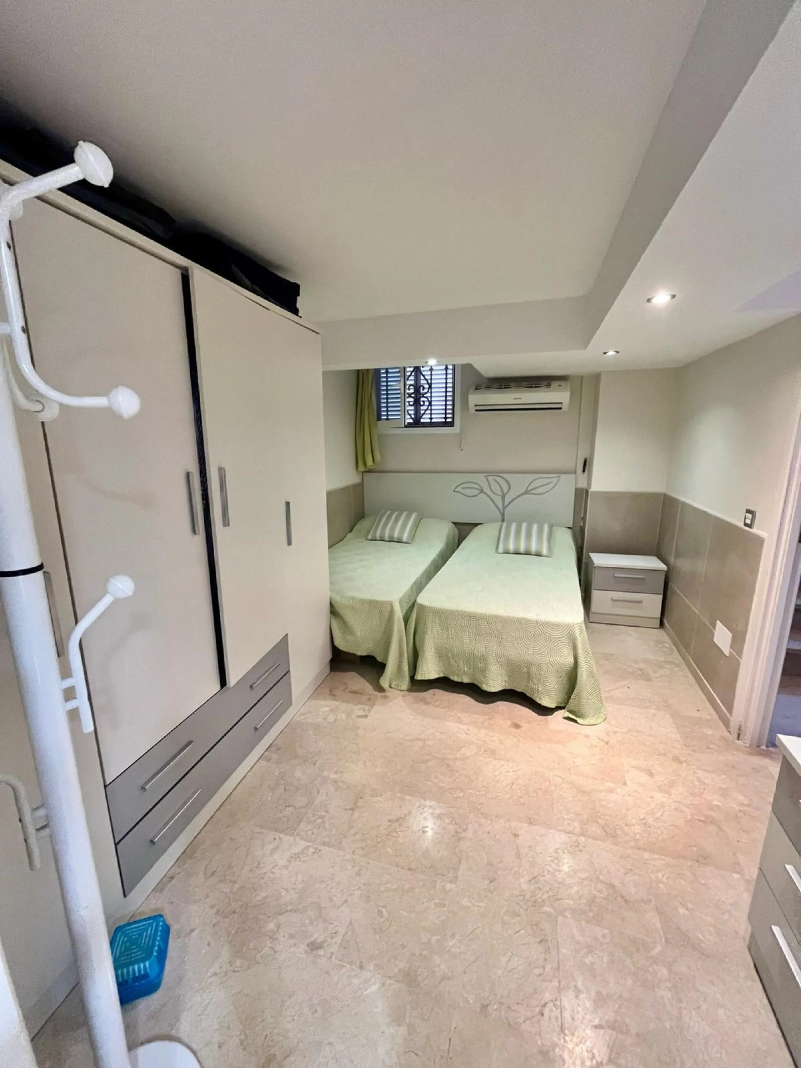 House - Townhouse в продаже в Marbella, Málaga. В доме 4 спален и 4 ванных комнат. Площадь дома 174 м². Площадь участка 128 м²