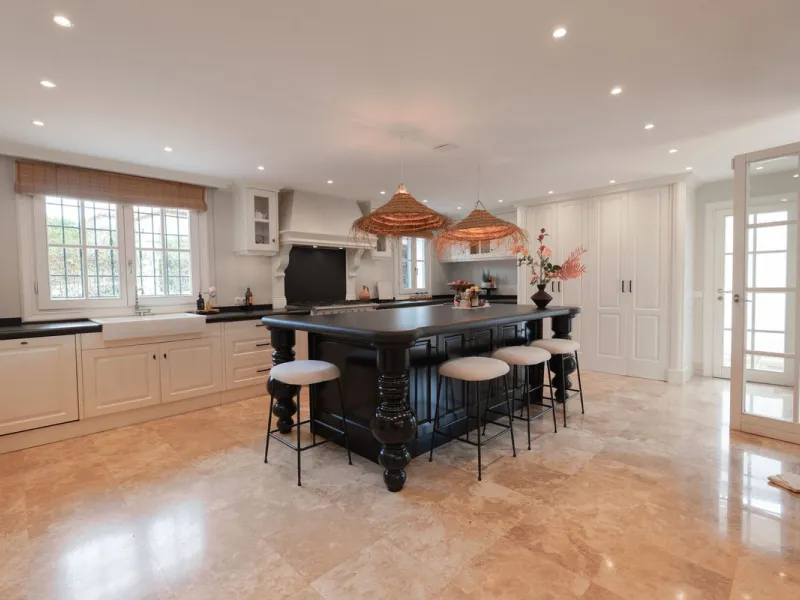 Exclusive Detached Beachside Villa - renovated in 2021