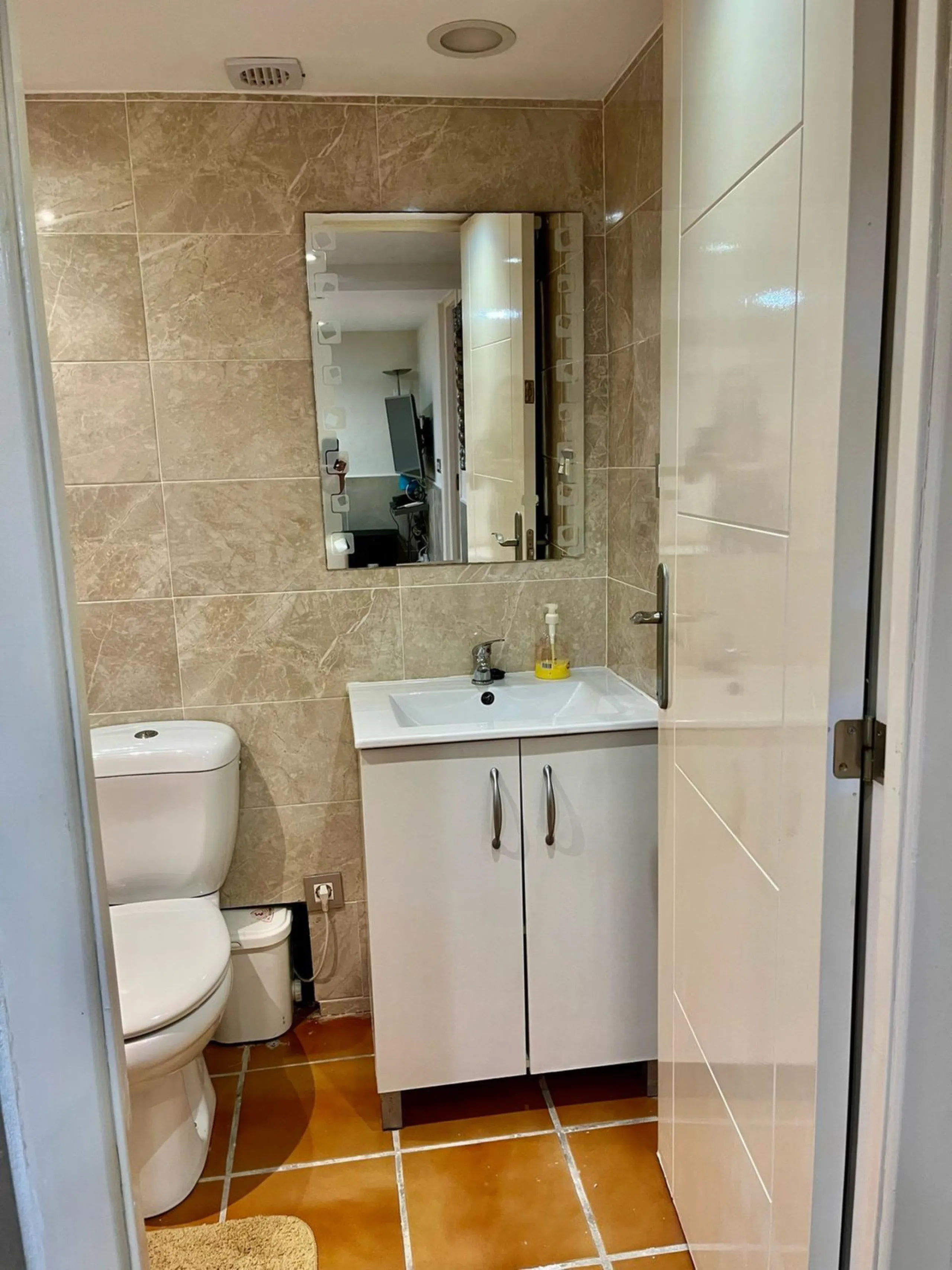 House - Townhouse в продаже в Marbella, Málaga. В доме 4 спален и 4 ванных комнат. Площадь дома 174 м². Площадь участка 128 м²