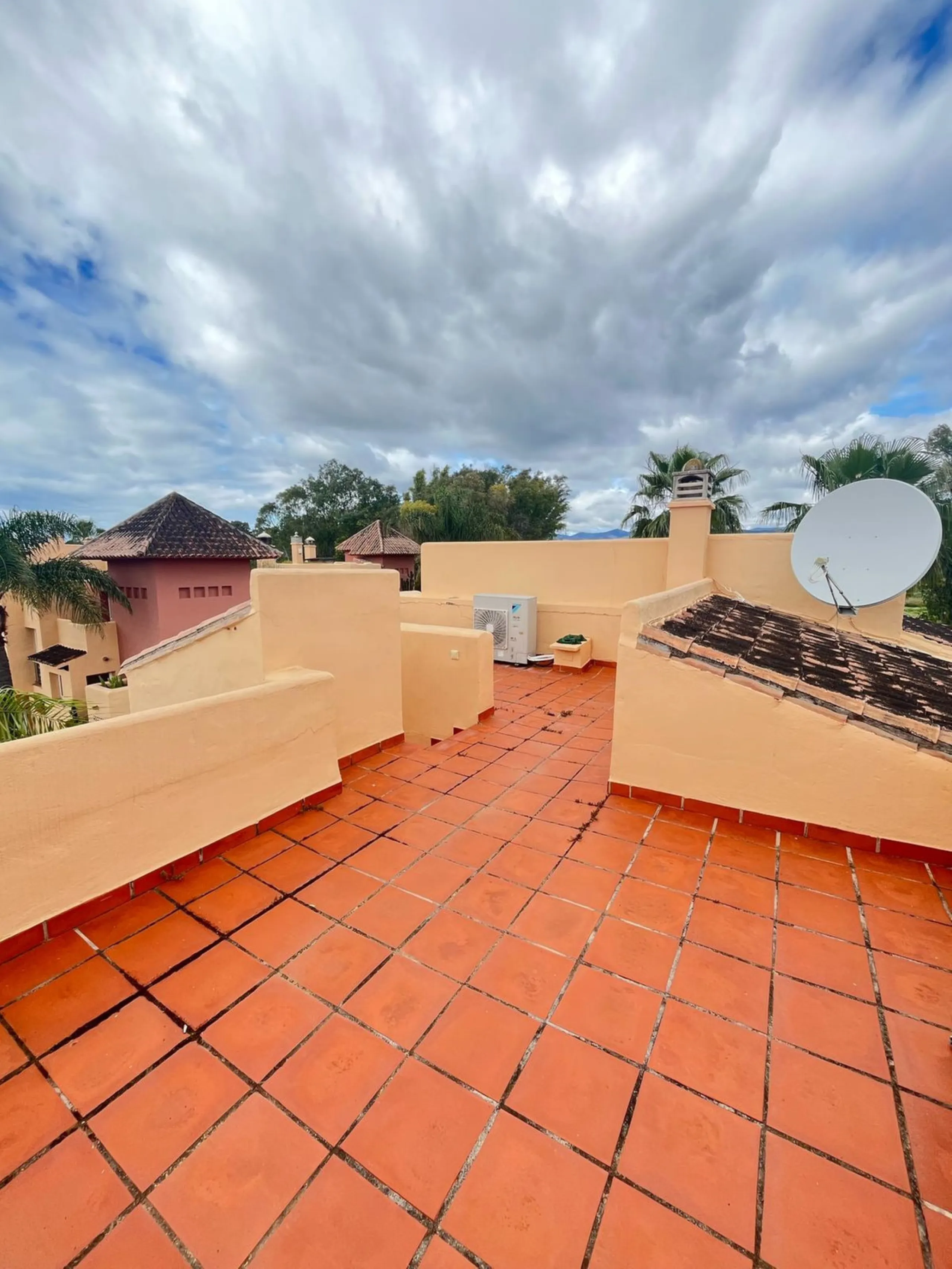 House - Townhouse в продаже в Marbella, Málaga. В доме 4 спален и 4 ванных комнат. Площадь дома 174 м². Площадь участка 128 м²