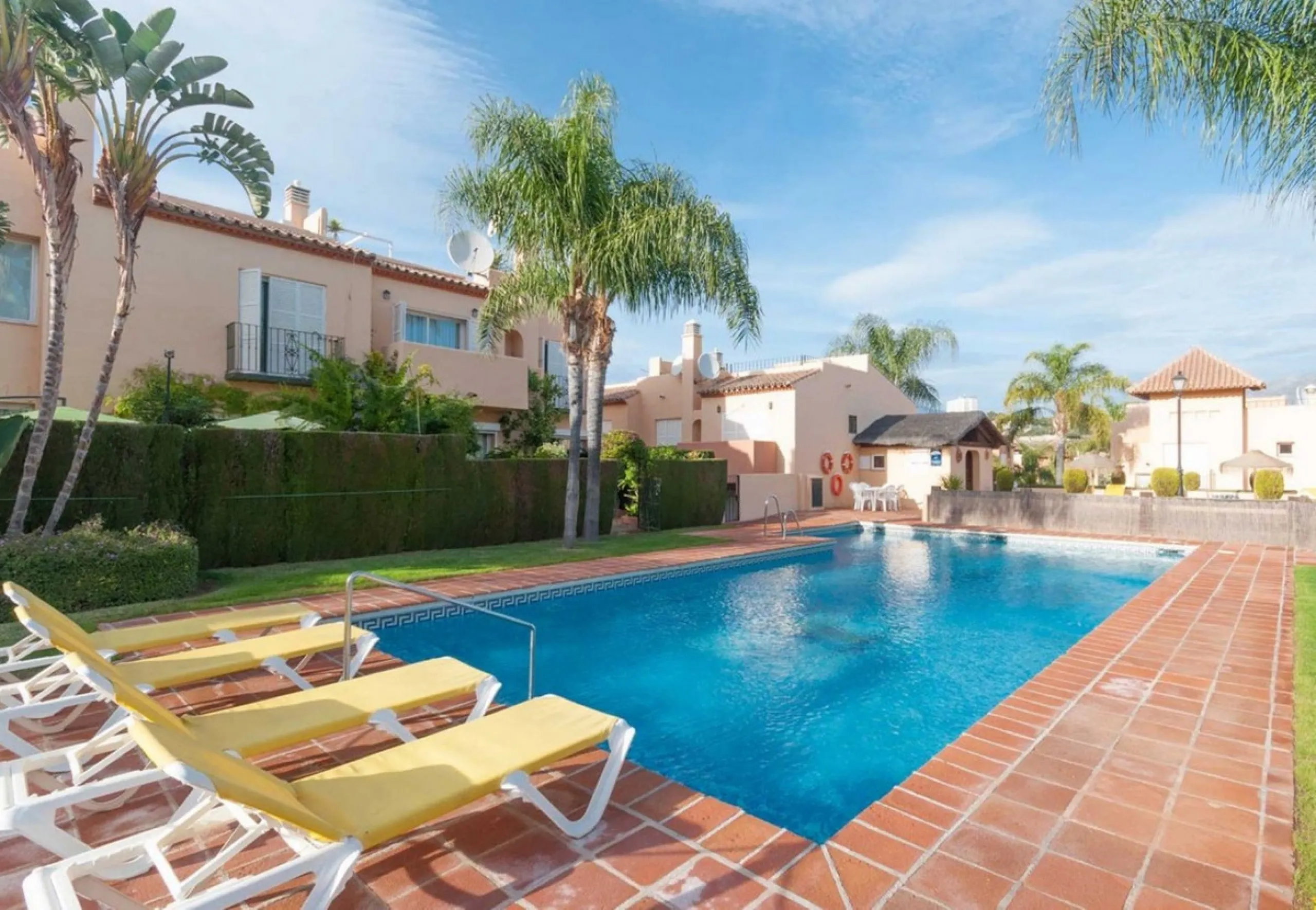 House - Townhouse в продаже в Marbella, Málaga. В доме 4 спален и 4 ванных комнат. Площадь дома 174 м². Площадь участка 128 м²