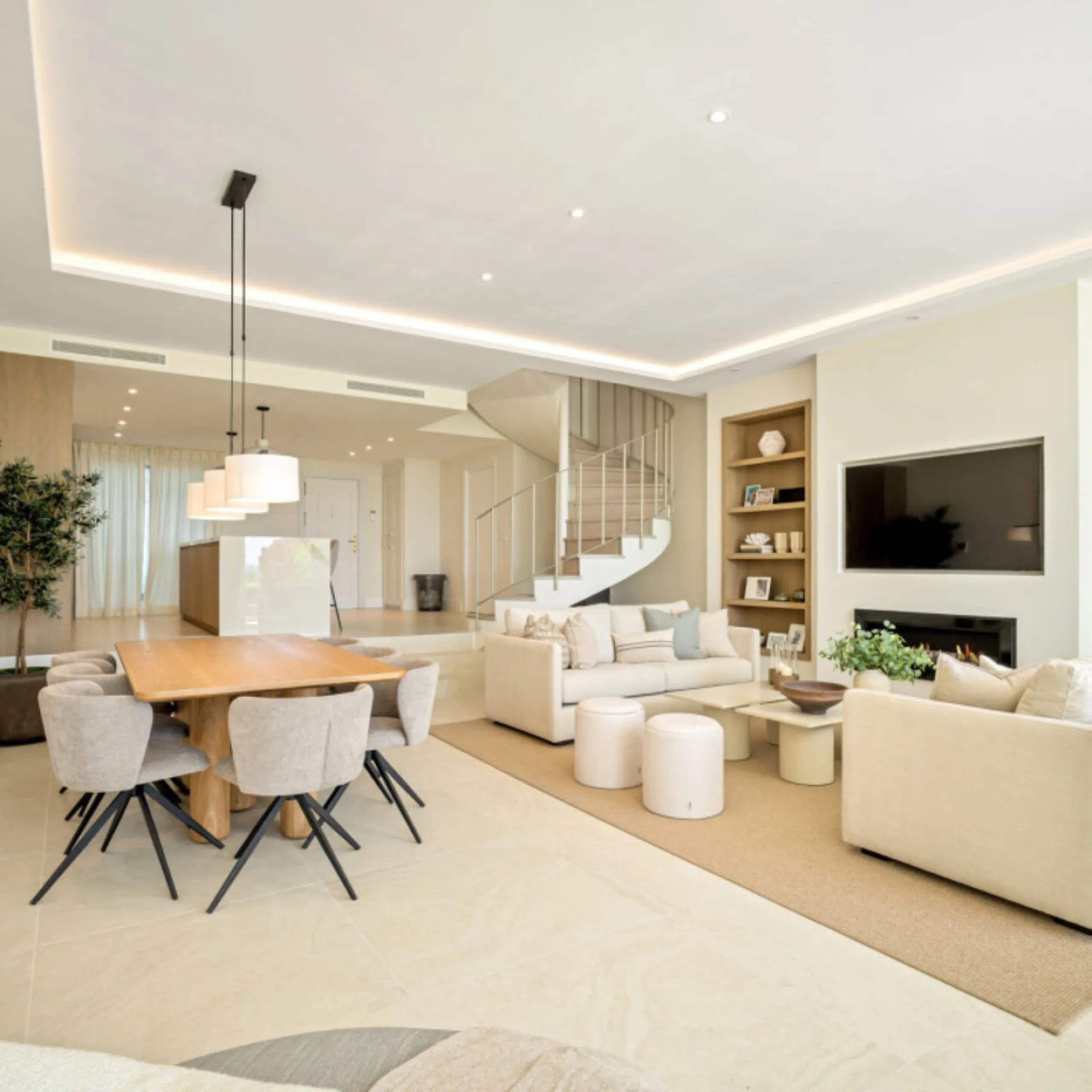 House - Townhouse в продаже в Benahavís, Málaga. В доме 4 спален и 4 ванных комнат. Площадь дома 198 м²