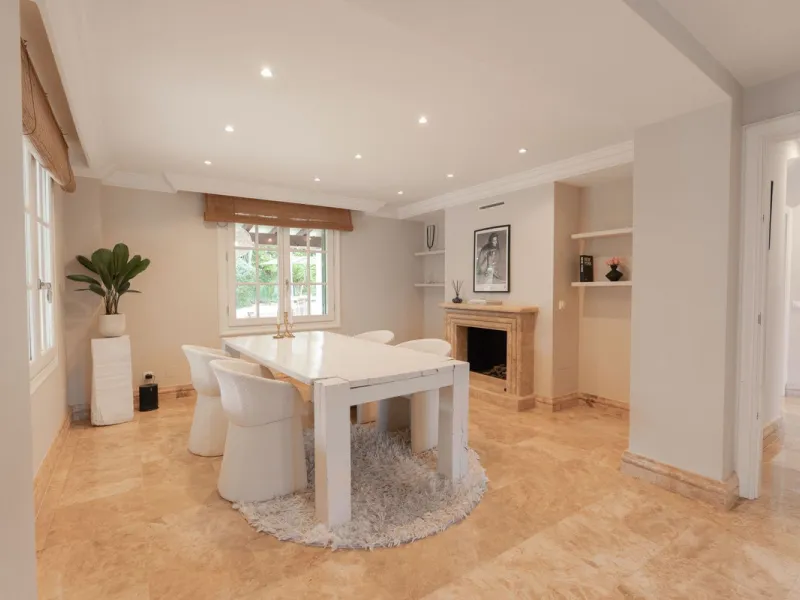 Exclusive Detached Beachside Villa - renovated in 2021