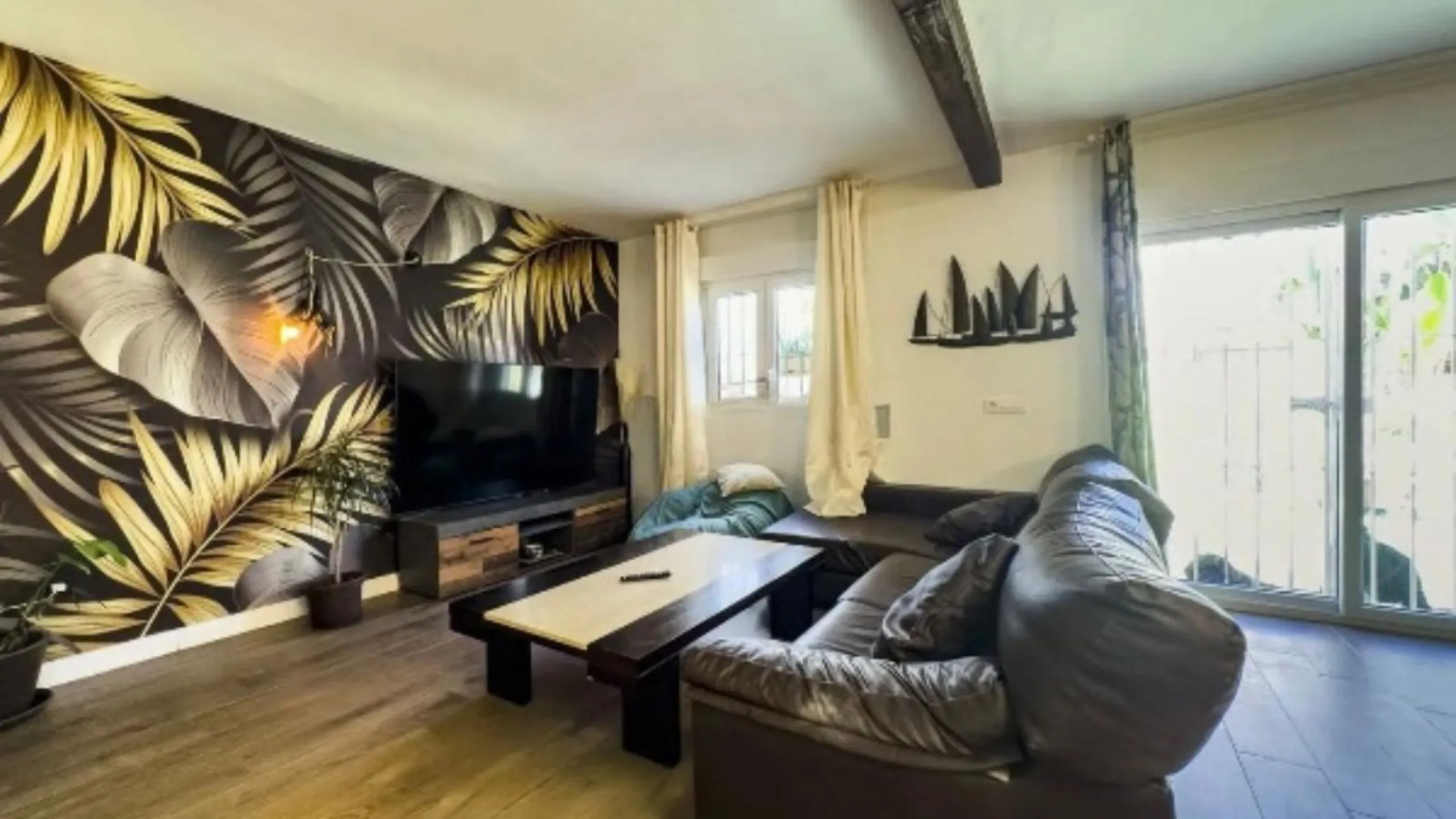 House - Semi-Detached House в продаже в Estepona, Málaga. В доме 3 спален и 2 ванных комнат. Площадь дома 292 м²