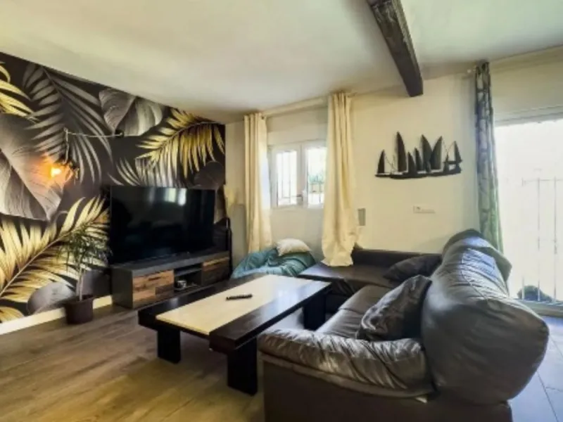 House - Semi-Detached House в продаже в Estepona, Málaga. В доме 3 спален и 2 ванных комнат. Площадь дома 292 м²