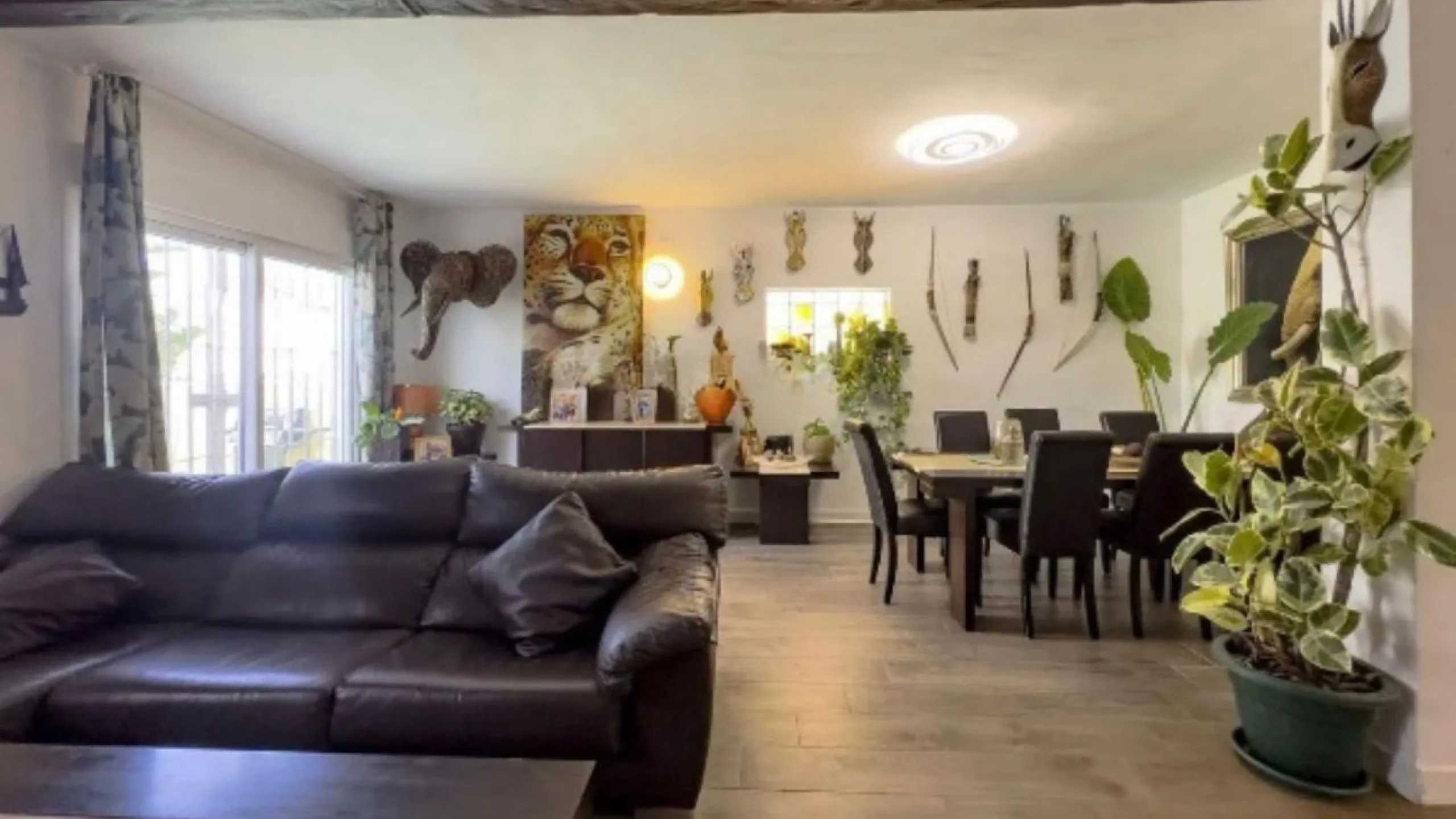 House - Semi-Detached House в продаже в Estepona, Málaga. В доме 3 спален и 2 ванных комнат. Площадь дома 292 м²