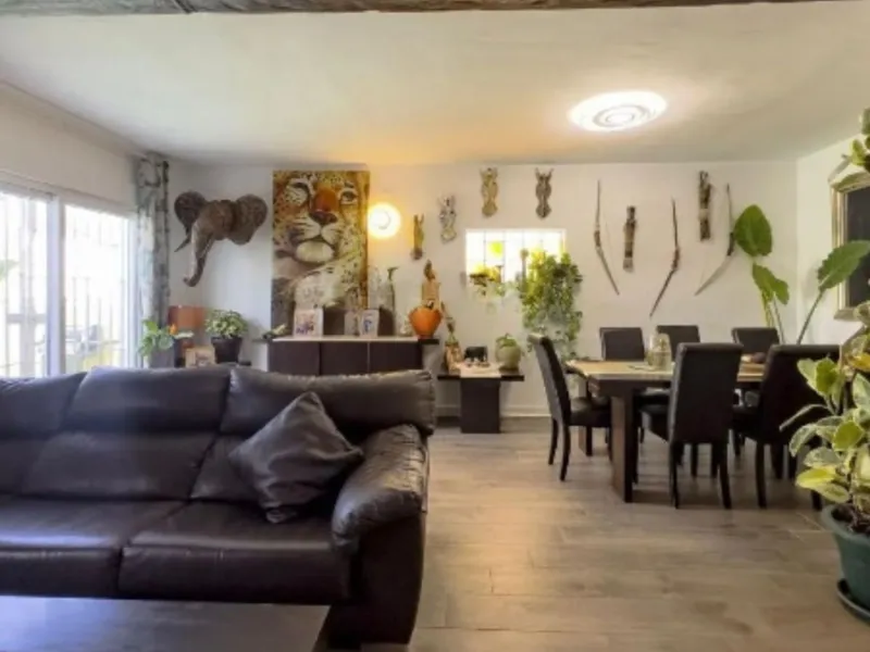 House - Semi-Detached House в продаже в Estepona, Málaga. В доме 3 спален и 2 ванных комнат. Площадь дома 292 м²