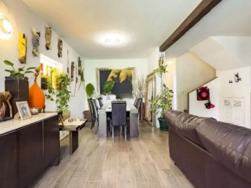 House - Semi-Detached House в продаже в Estepona, Málaga. В доме 3 спален и 2 ванных комнат. Площадь дома 292 м²