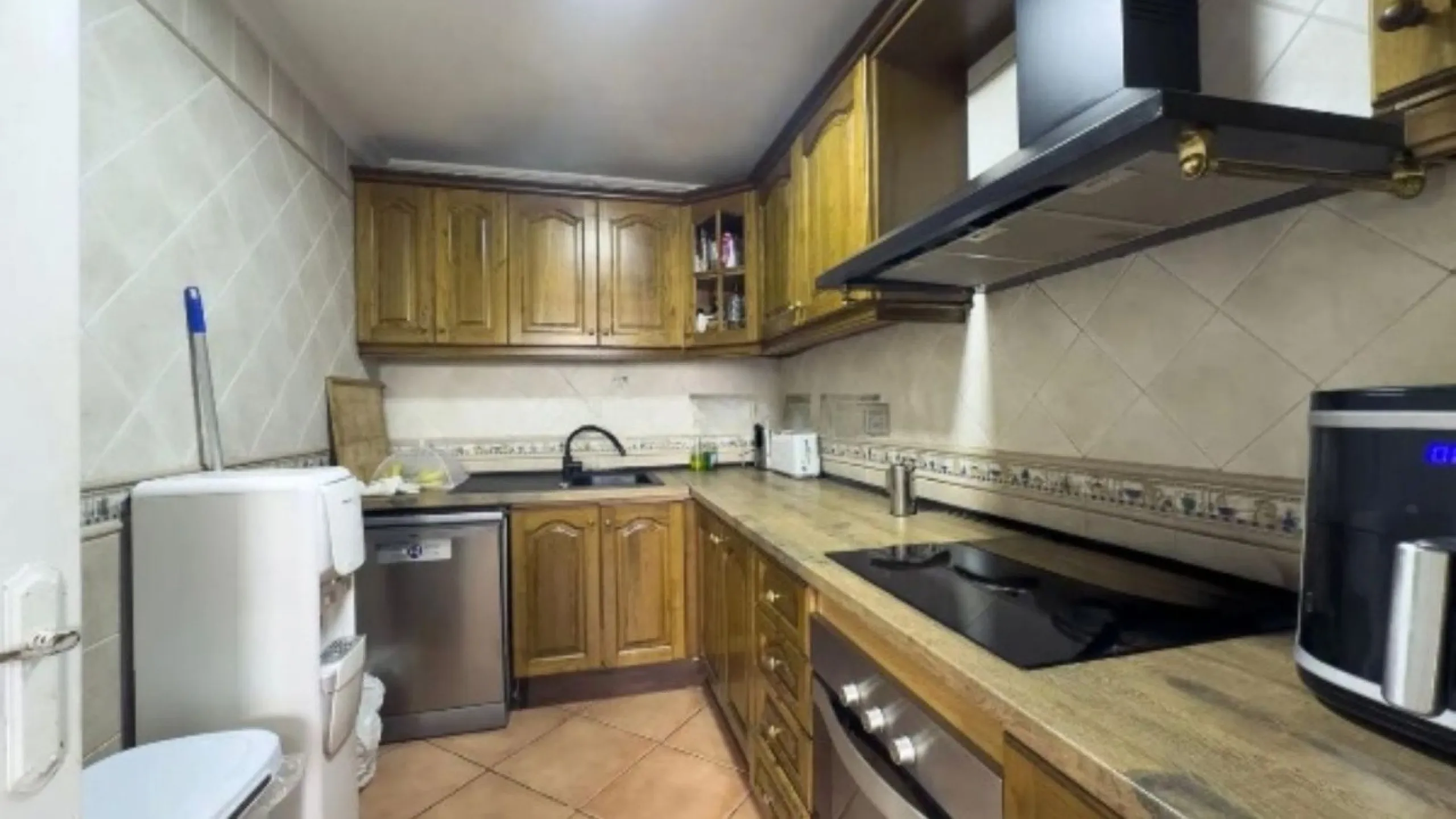 House - Semi-Detached House в продаже в Estepona, Málaga. В доме 3 спален и 2 ванных комнат. Площадь дома 292 м²