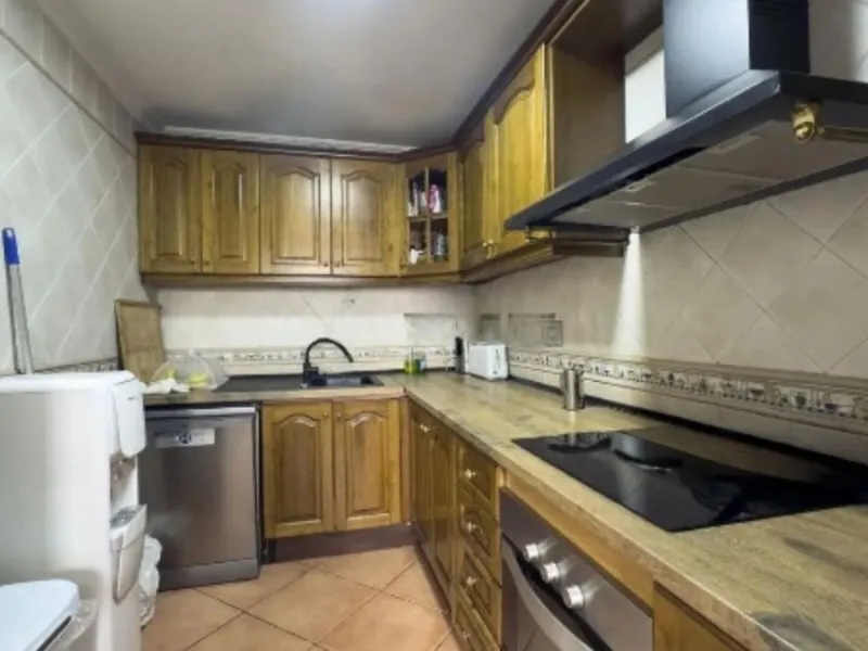 House - Semi-Detached House в продаже в Estepona, Málaga. В доме 3 спален и 2 ванных комнат. Площадь дома 292 м²