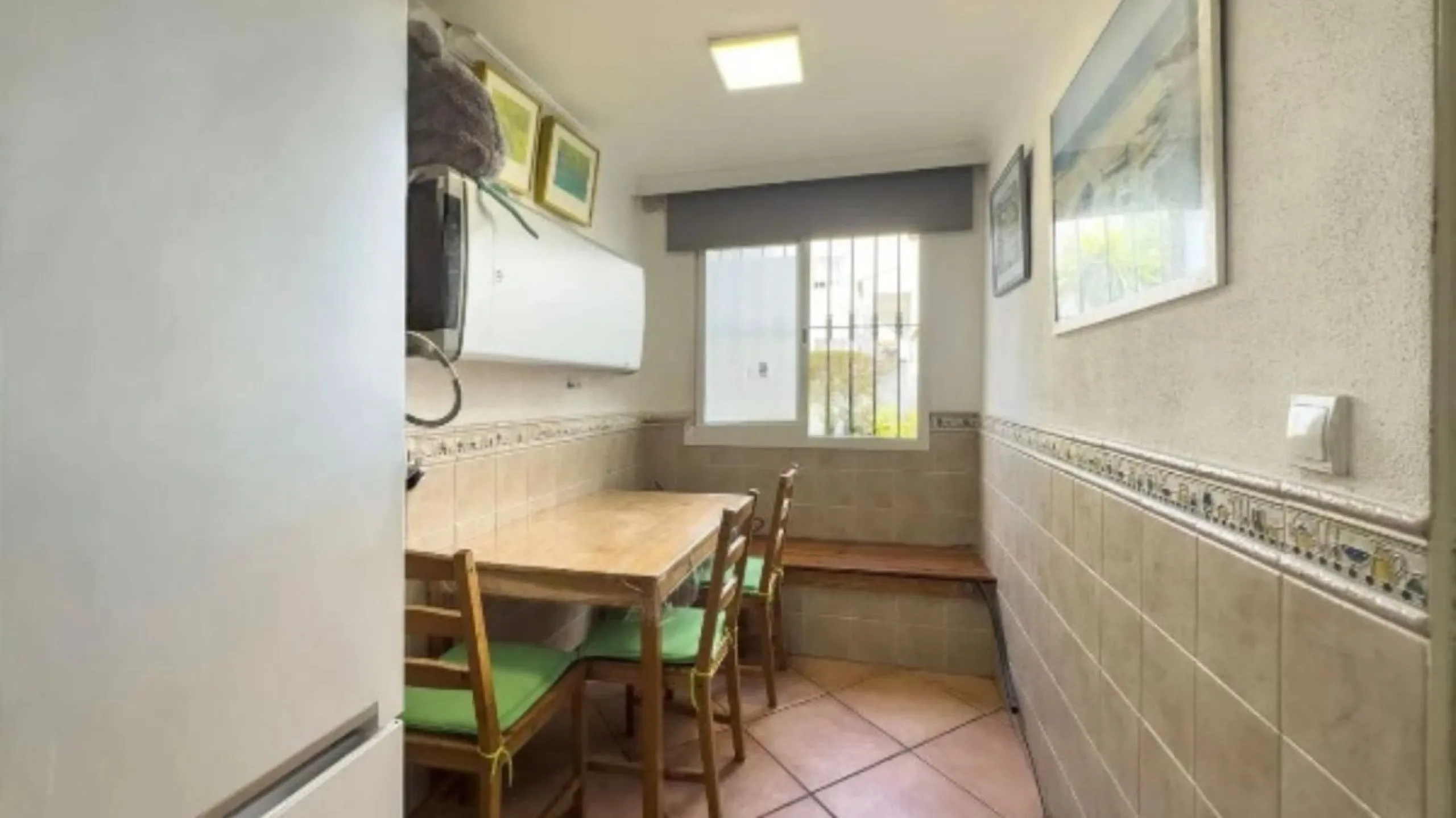House - Semi-Detached House в продаже в Estepona, Málaga. В доме 3 спален и 2 ванных комнат. Площадь дома 292 м²