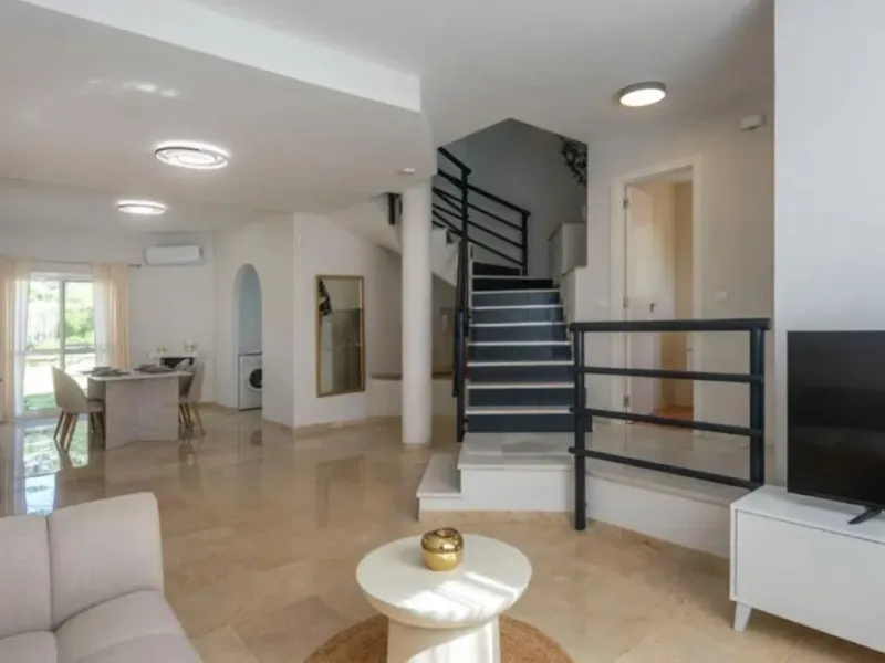 Exclusive corner semi-detached villa with sea views located in the prestigious Urbanización Artola Alta, in the sought-after area of Artola – Cabopino, Marbella, on the renowned Costa del Sol. A rare opportunity in one of Marbella's most desirable locatio