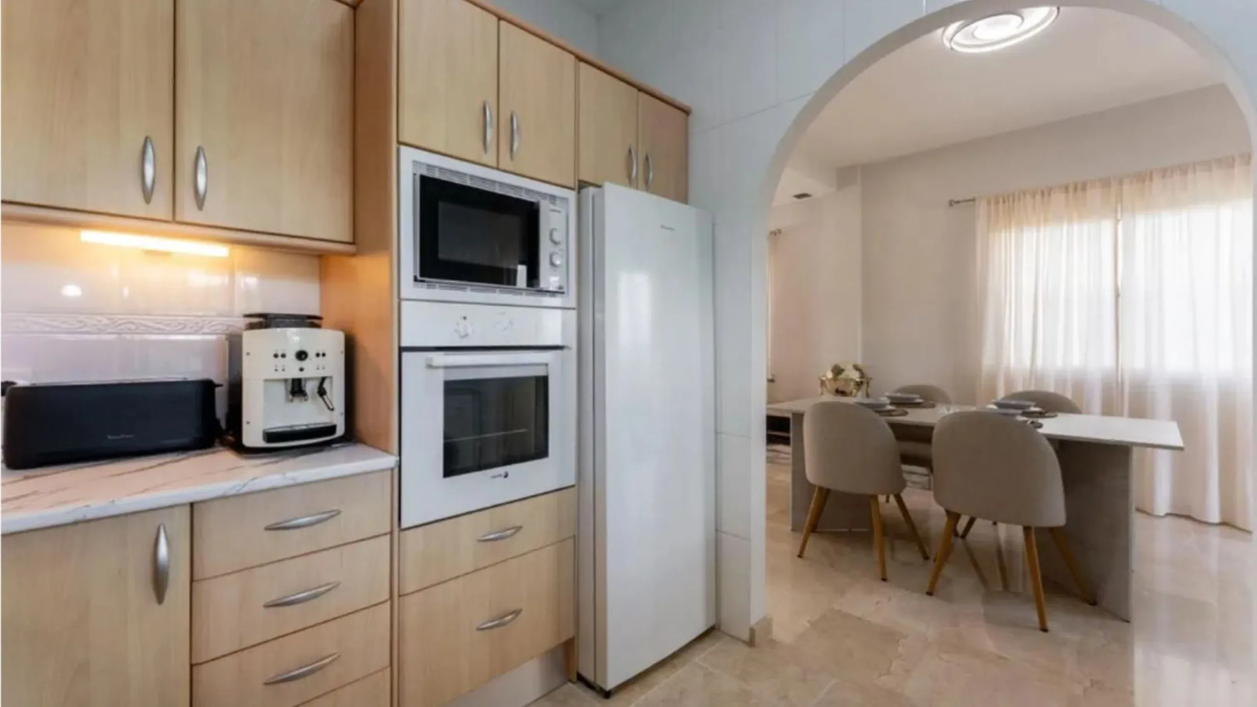 Exclusive corner semi-detached villa with sea views located in the prestigious Urbanización Artola Alta, in the sought-after area of Artola – Cabopino, Marbella, on the renowned Costa del Sol. A rare opportunity in one of Marbella's most desirable locatio