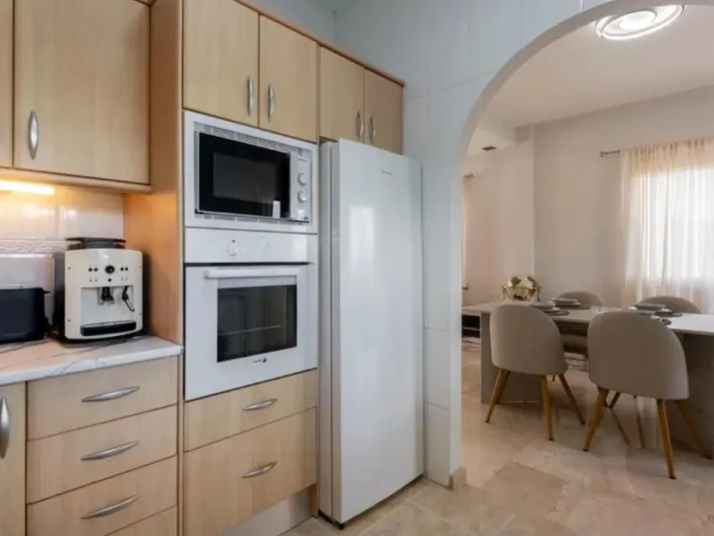 Exclusive corner semi-detached villa with sea views located in the prestigious Urbanización Artola Alta, in the sought-after area of Artola – Cabopino, Marbella, on the renowned Costa del Sol. A rare opportunity in one of Marbella's most desirable locatio