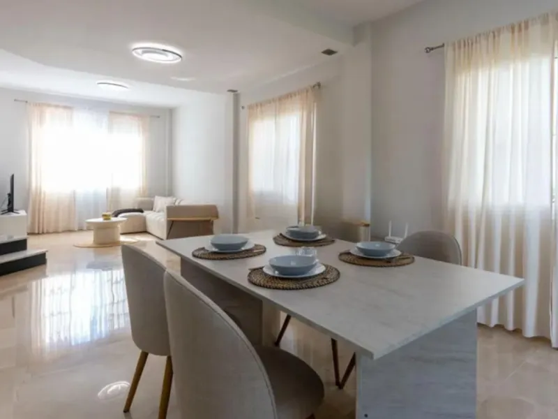 Exclusive corner semi-detached villa with sea views located in the prestigious Urbanización Artola Alta, in the sought-after area of Artola – Cabopino, Marbella, on the renowned Costa del Sol. A rare opportunity in one of Marbella's most desirable locatio